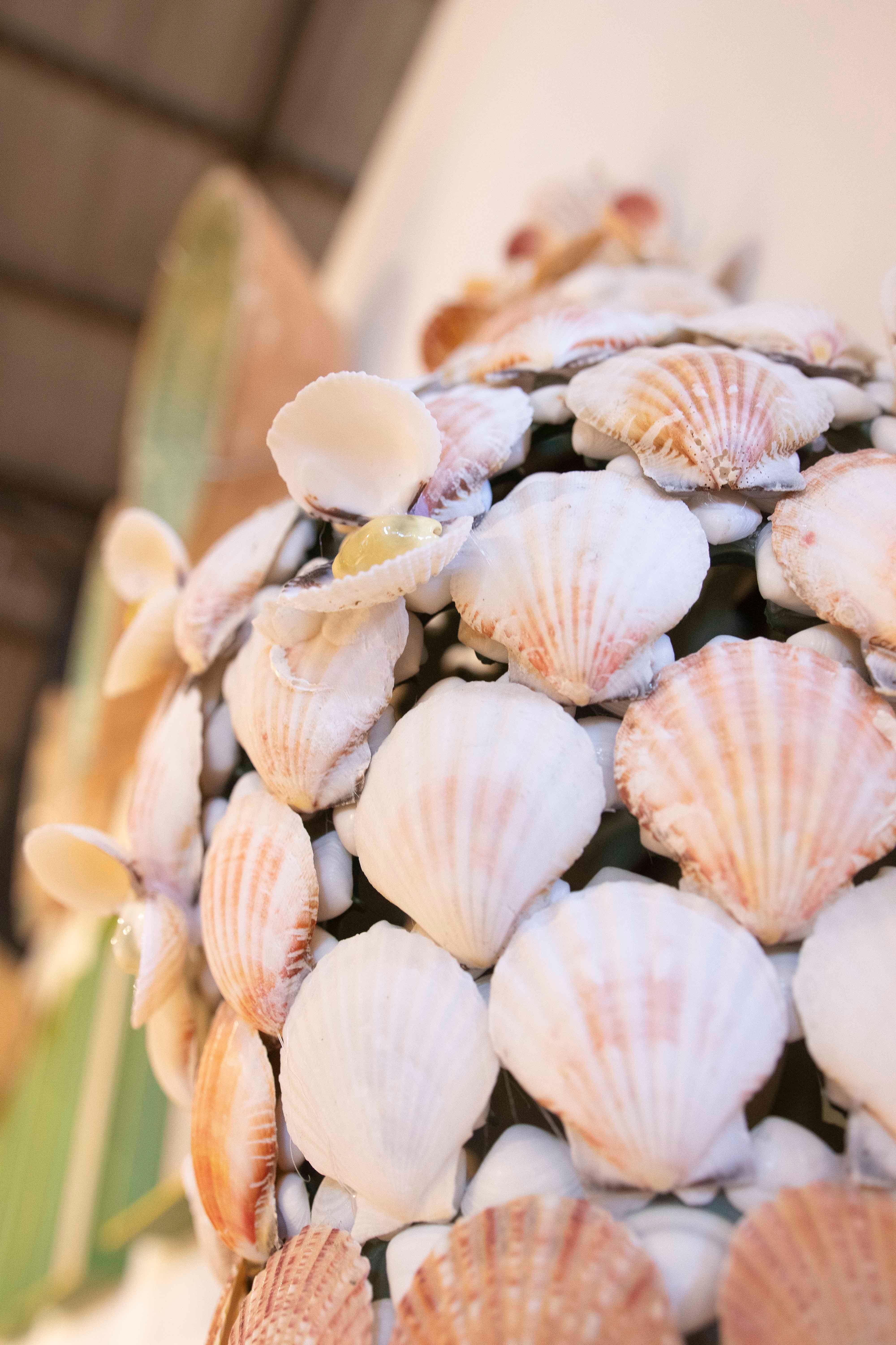 Pair of Ceramic Sconces Covered with Natural Shells in vendita 5