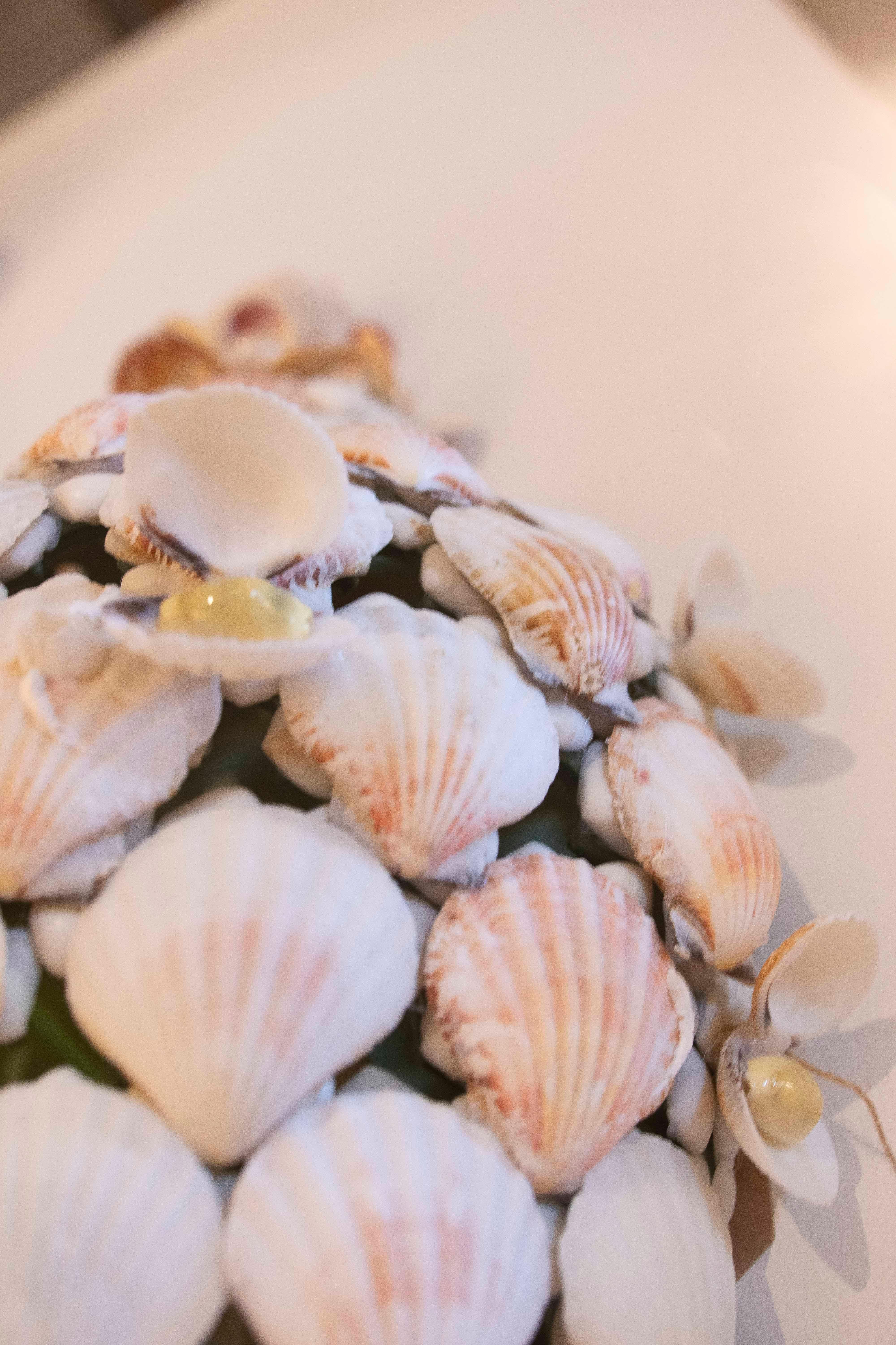 Pair of Ceramic Sconces Covered with Natural Shells in vendita 11