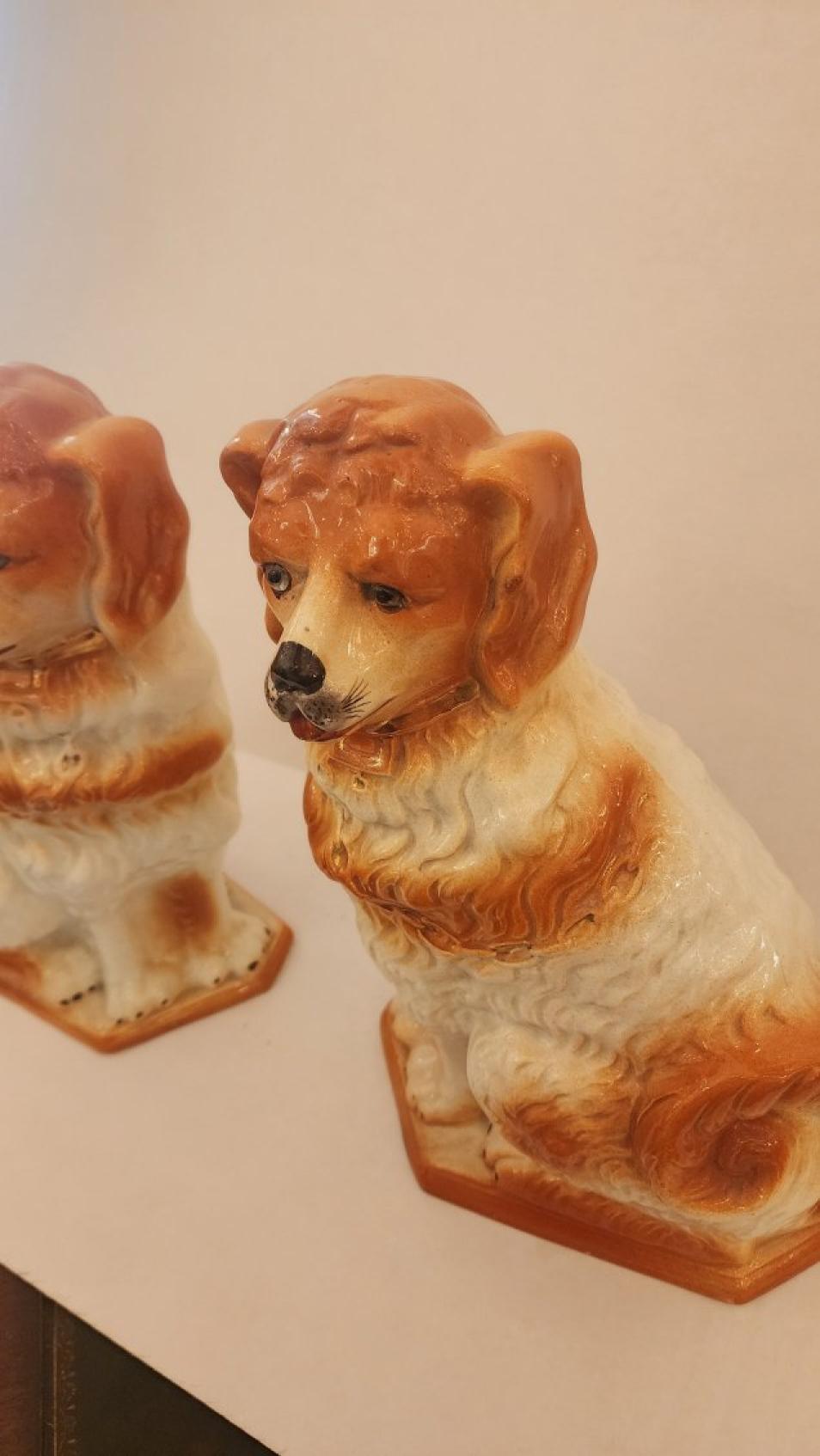 20th Century Pair of Ceramic Staffordshire Spaniel Dogs For Sale
