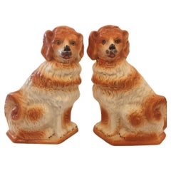 Pareja de perros de cerámica Staffordshire Spaniel