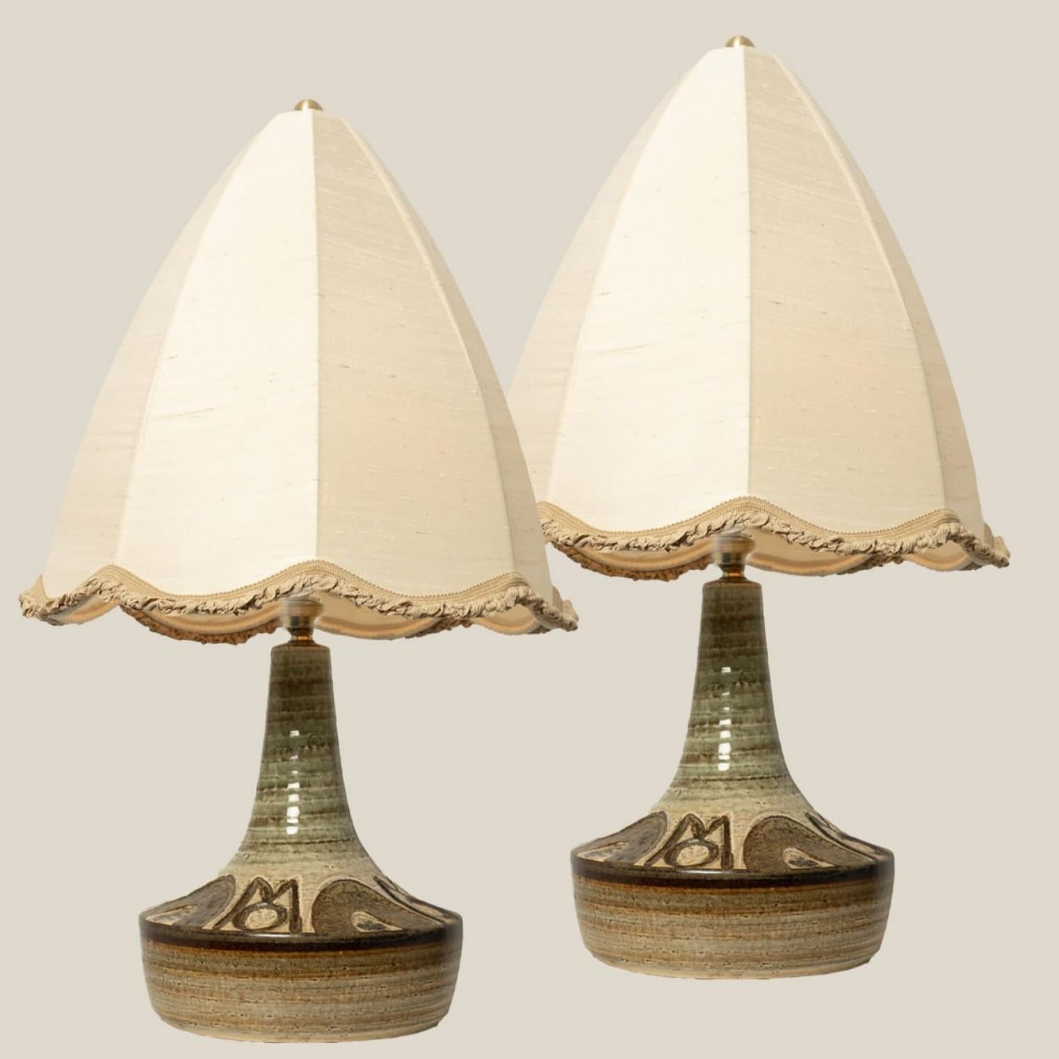 Beautiful ceramic table lamp by , 2022. Noomi Backhausen for Soholm, Denmark 1960s. Combined with a custom flower form  lampshade.

The green and brown ceramics and the beige lampshade (with lovely trimming) complement each other very well and