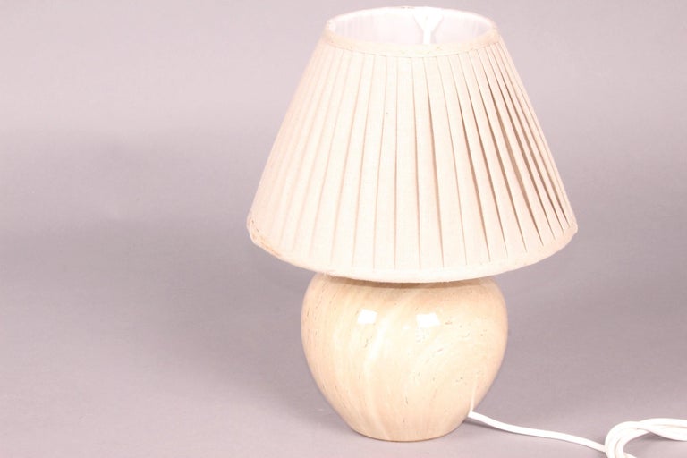 Pair of ceramic table lamp dimensions without shade. Measures: H 28, D 20 cm.