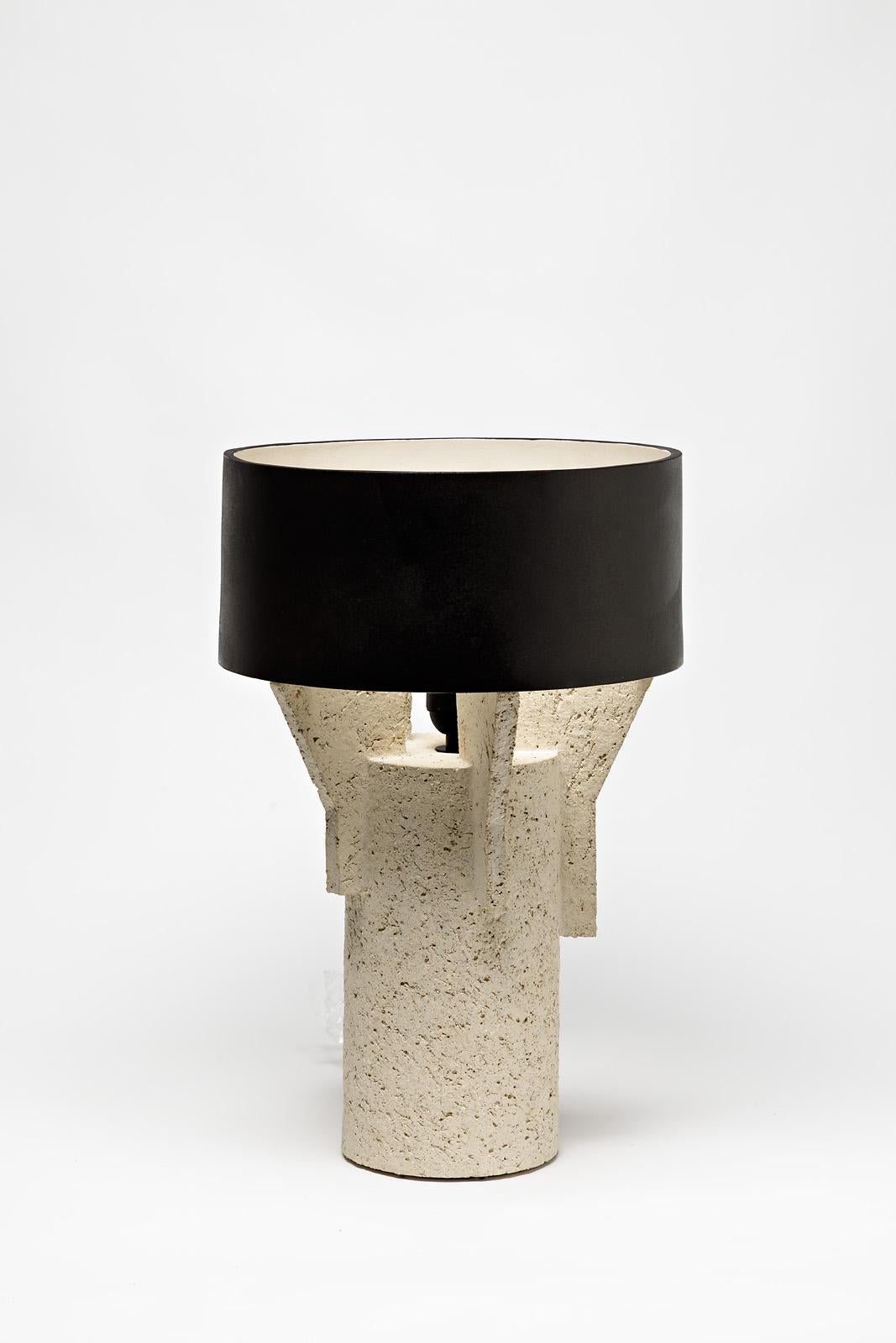 Ein Paar Keramik-Tischlampen von Denis Castaing mit brauner Glasur.
Der Sockel und der Lampenschirm sind aus Keramik.
Wird mit einer europäischen elektrischen Anlage verkauft.
Perfekter Originalzustand.
2019.
Unter dem Sockel signiert.
 