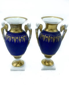 Paire de vases en céramique de la période du Premier Empire de 1810