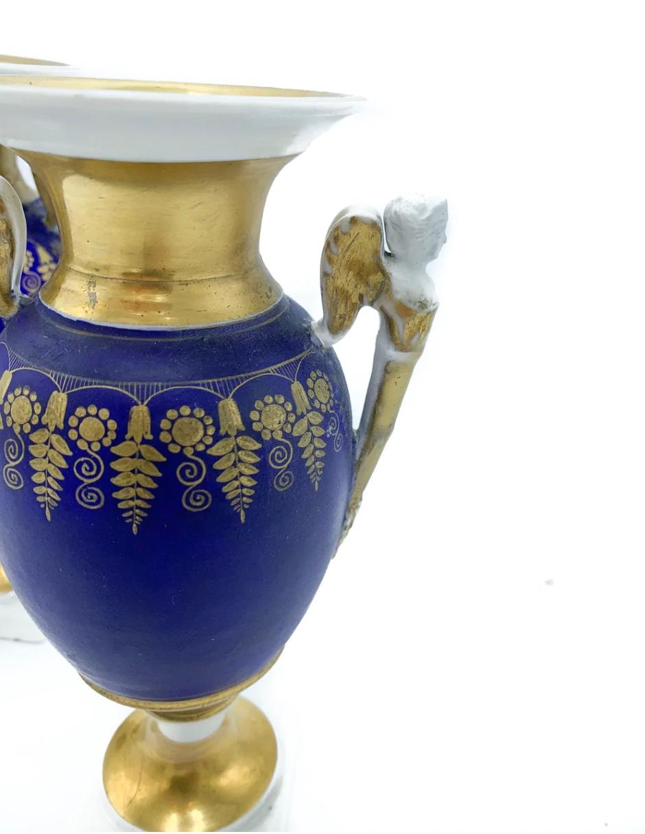 Début du XIXe siècle Paire de vases en céramique de la période du Premier Empire de 1810 en vente