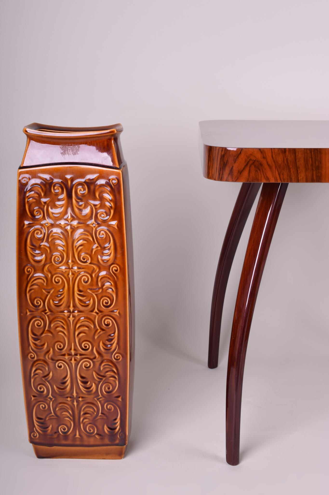 Pair of Ceramic Vases Made in Czechia, Original Condition, Mid Century In Good Condition For Sale In Horomerice, CZ