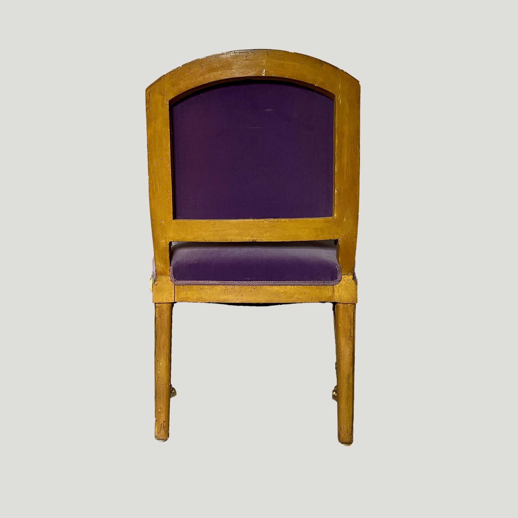 Paire de fauteuils d'apparat en bois sculpté et doré.
Pieds cannelés se terminant par des pattes de lion, traverses richement sculptées.
Fin du XVIIIe siècle.

Cette magnifique paire de fauteuils aux proportions parfaites pour des fauteuils