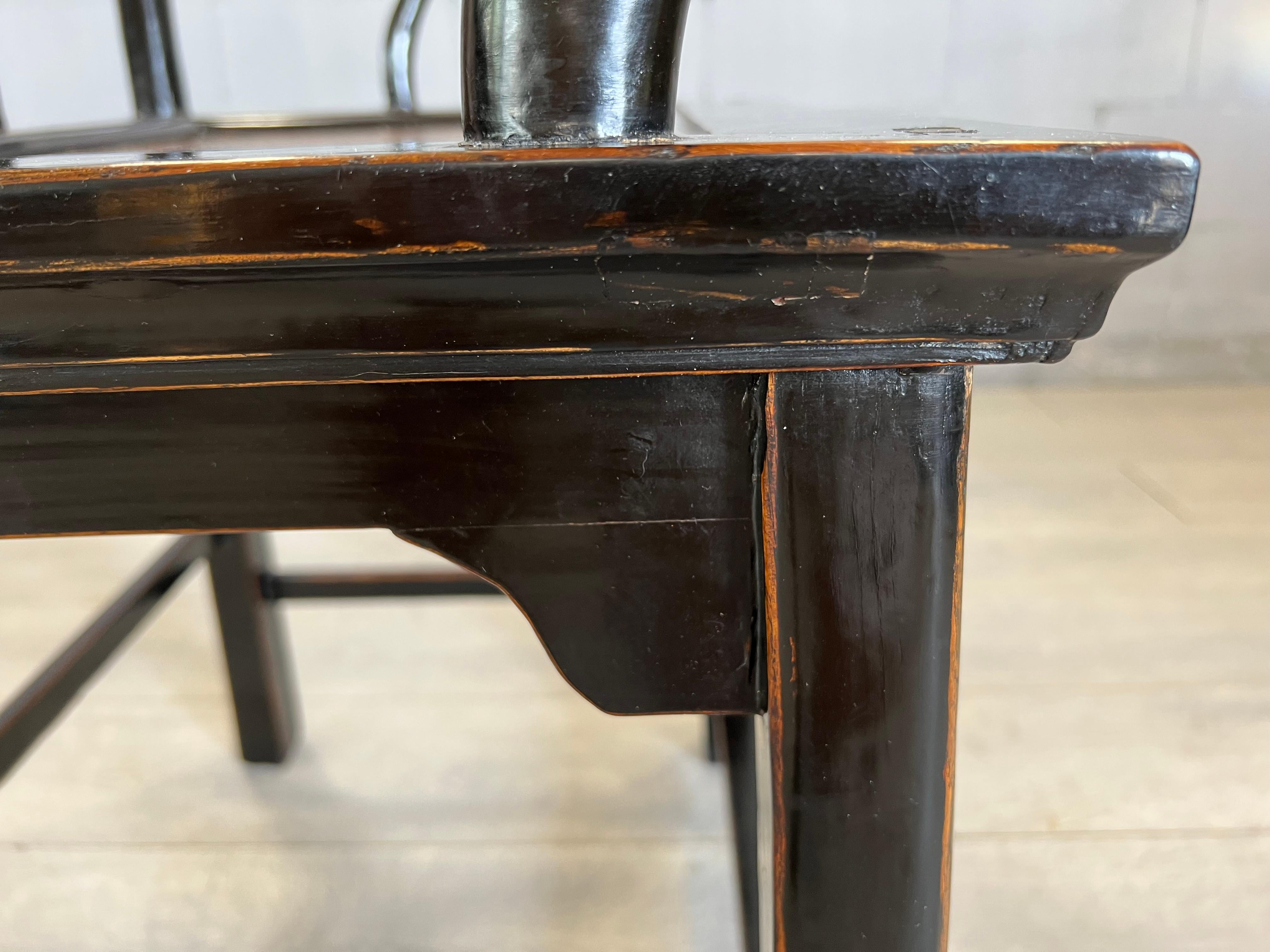 Paar zertifizierte chinesische 19c-Sessel aus schwarz lackiertem Ulmenholz und Rattan  im Angebot 1