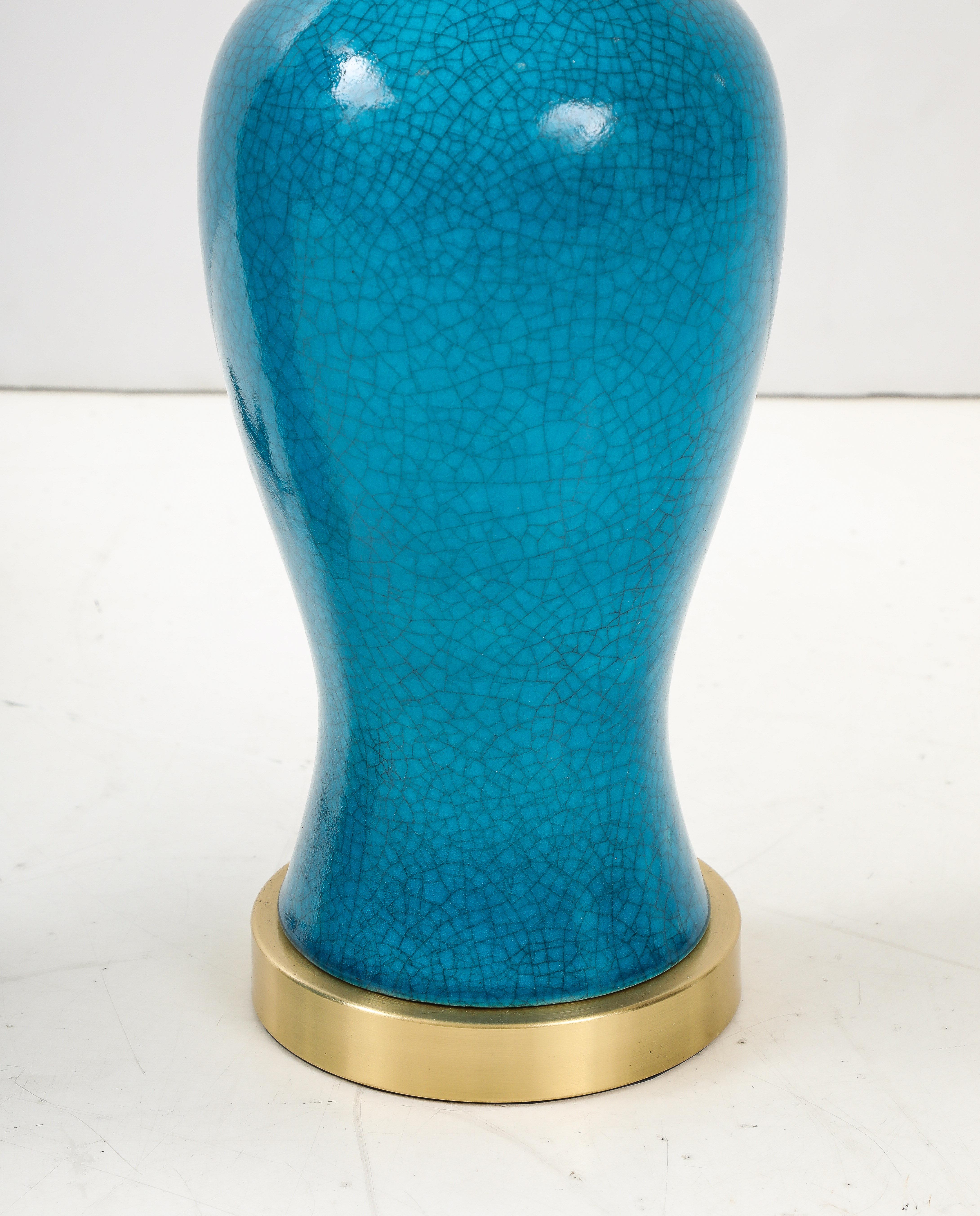 Milieu du XXe siècle Paire de lampes en céramique émaillée bleue céruléenne en vente
