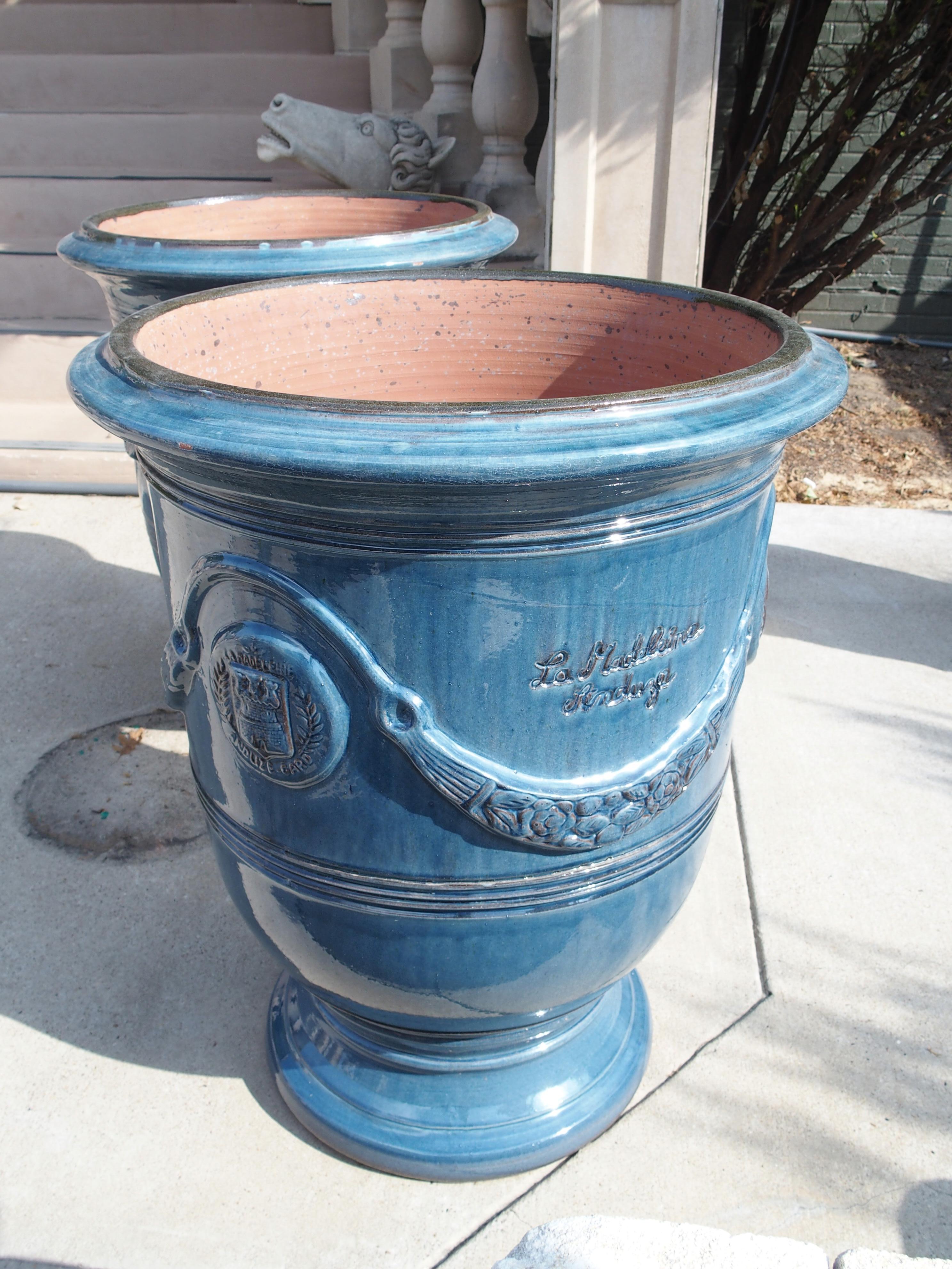 Paire de pots de jardin Anduze en terre cuite émaillée bleu céruléen en vente 7