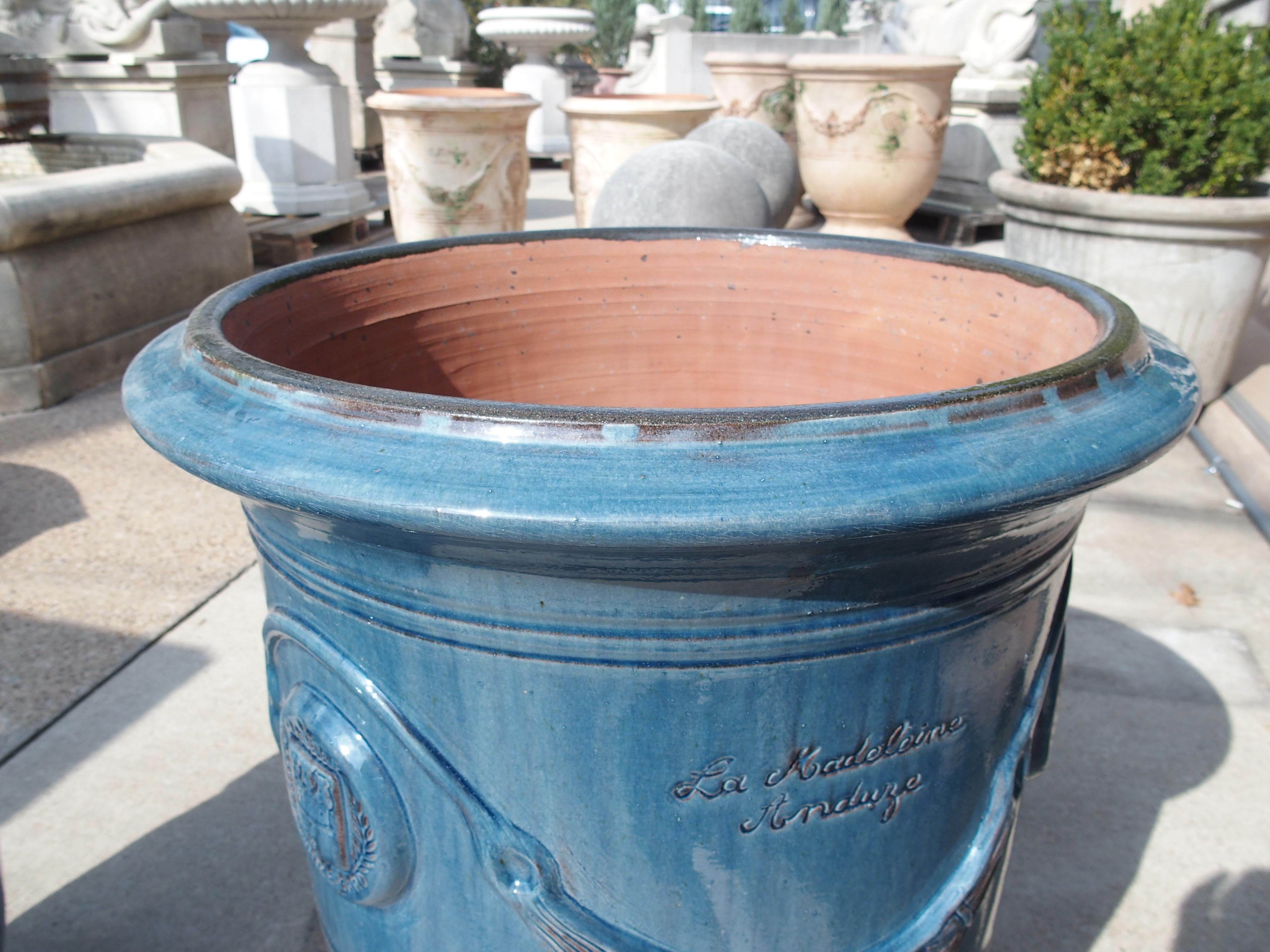 Paire de pots de jardin Anduze en terre cuite émaillée bleu céruléen Bon état - En vente à Dallas, TX