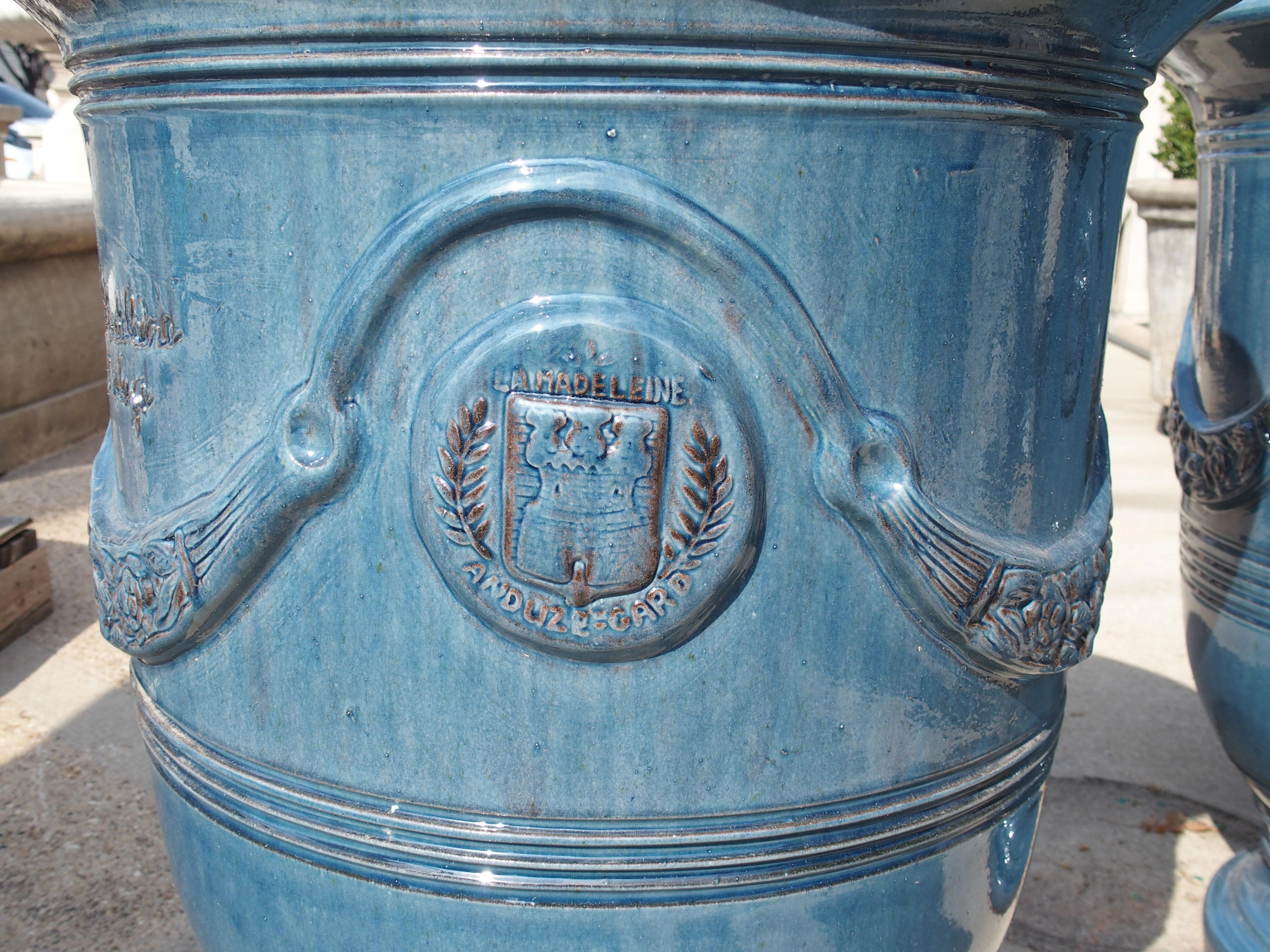 Paire de pots de jardin Anduze en terre cuite émaillée bleu céruléen en vente 1