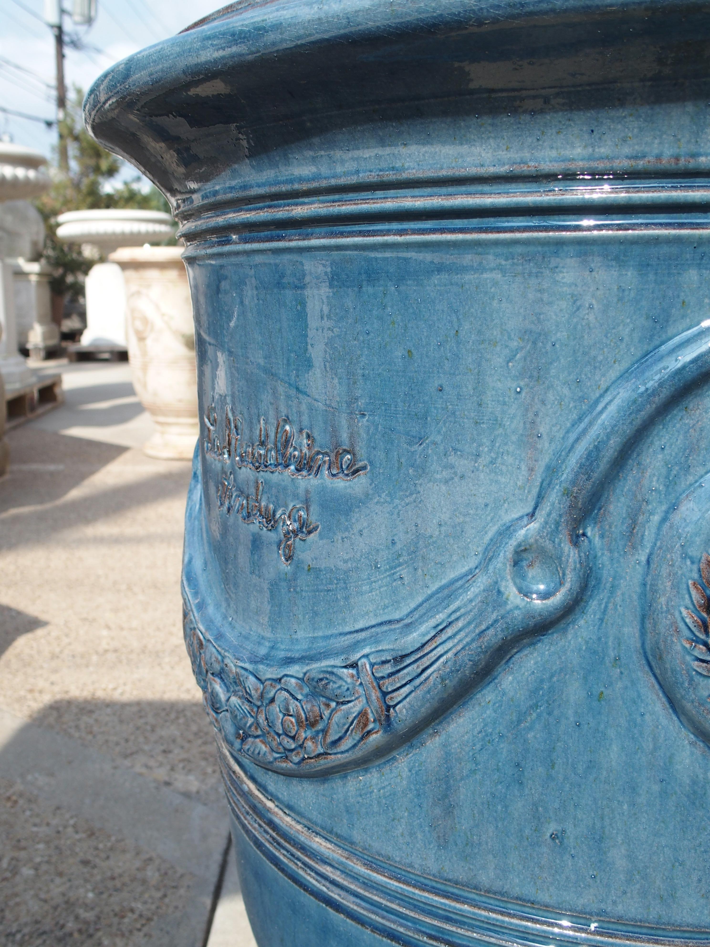 Paire de pots de jardin Anduze en terre cuite émaillée bleu céruléen en vente 2