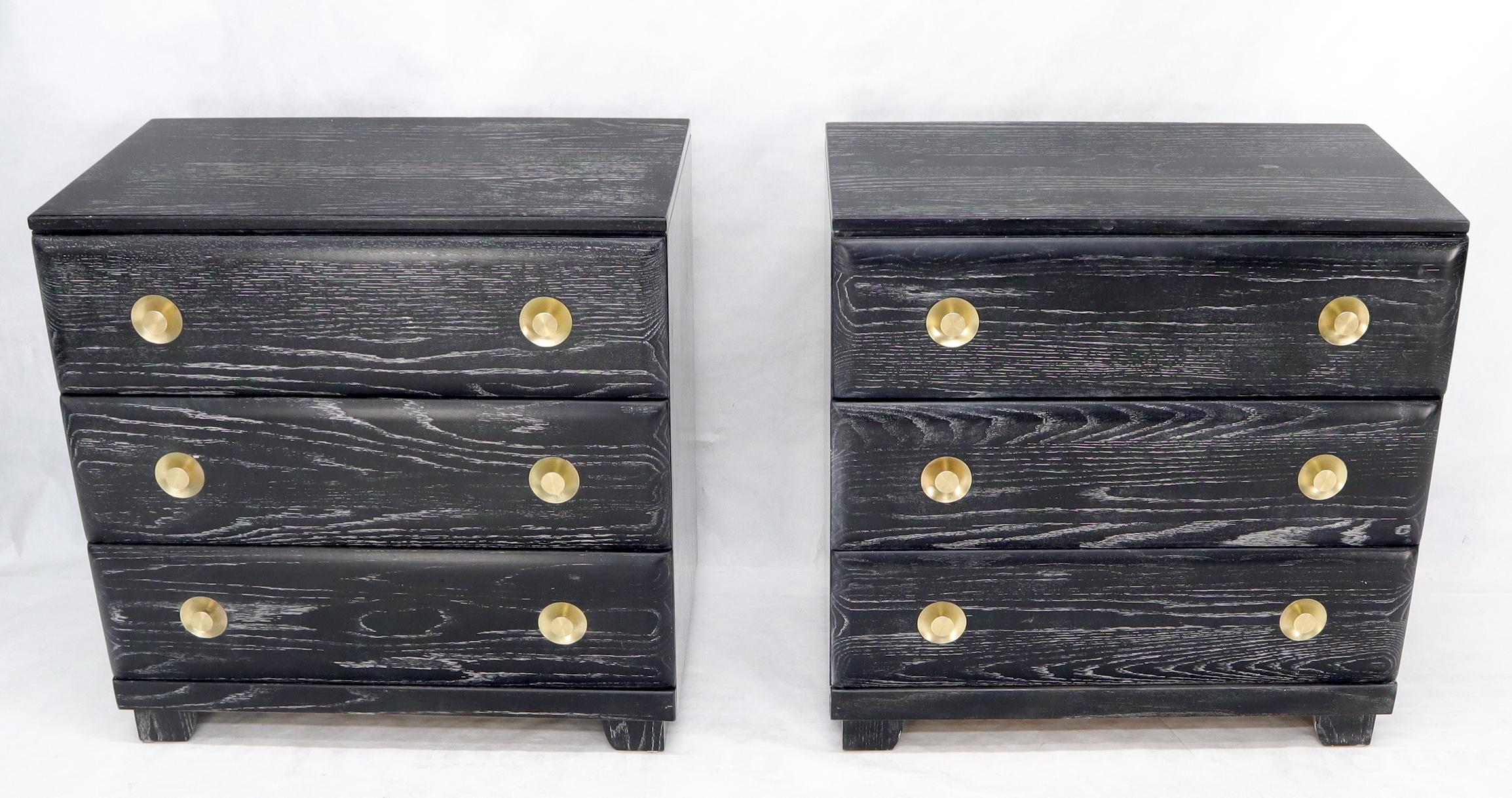 Pair of Cerused Limed Oak Three-Drawer Bachelor Chests with Round Brass In Excellent Condition For Sale In Rockaway, NJ