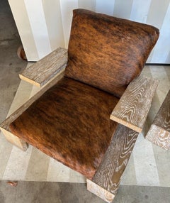 Paire de fauteuils club en chêne cérusé à la manière de Jean-Michel Frank