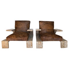 Paire de fauteuils club en chêne cérusé à la manière de Jean-Michel Frank