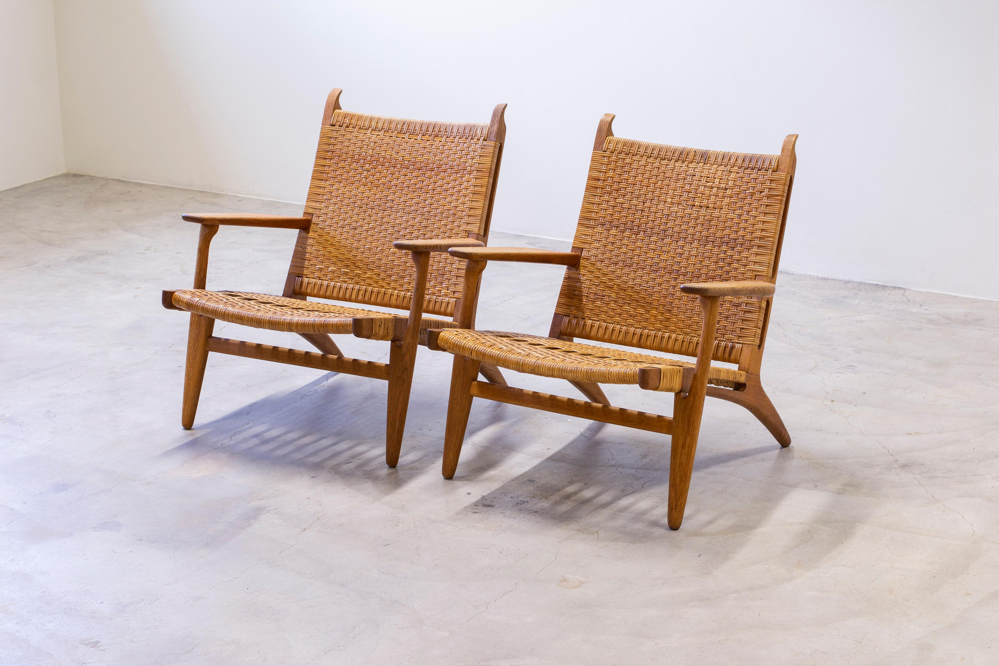 Pair of CH-27 oak and cane weave lounge chairs by Hans J. Wegner, Carl Hansen For Sale 7