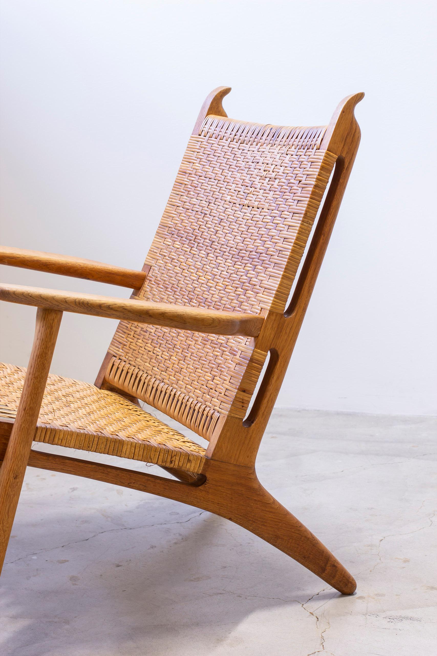 Pair of CH-27 oak and cane weave lounge chairs by Hans J. Wegner, Carl Hansen For Sale 11