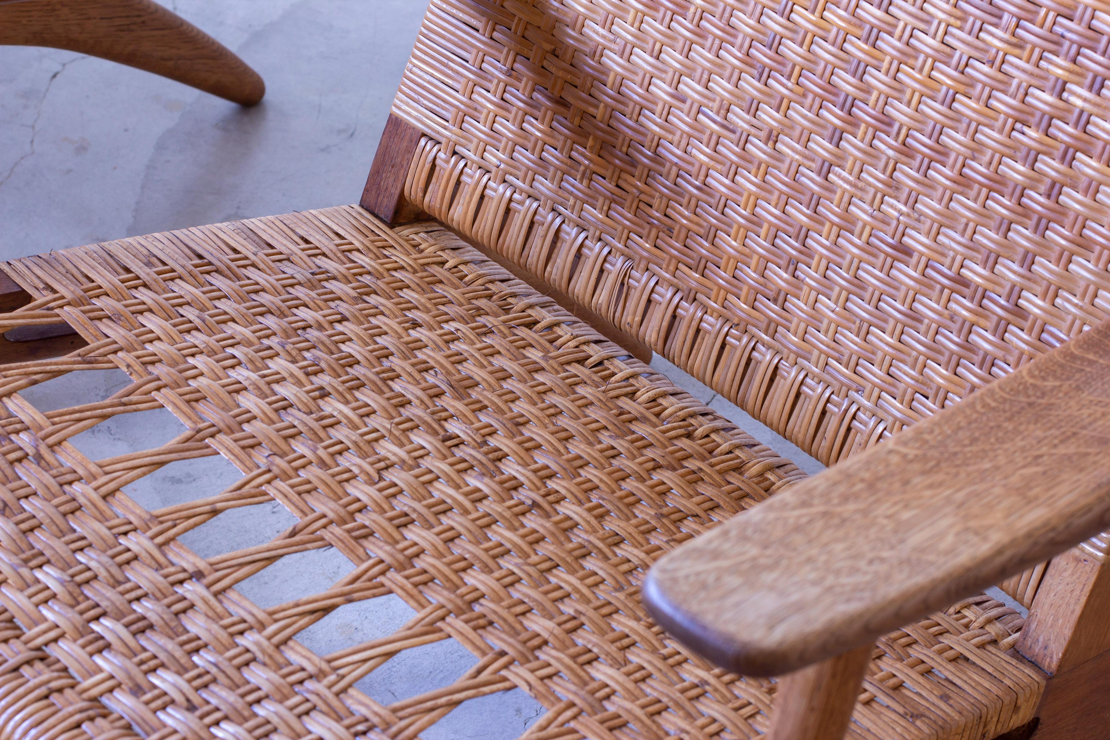 Cane Pair of CH-27 oak and cane weave lounge chairs by Hans J. Wegner, Carl Hansen For Sale
