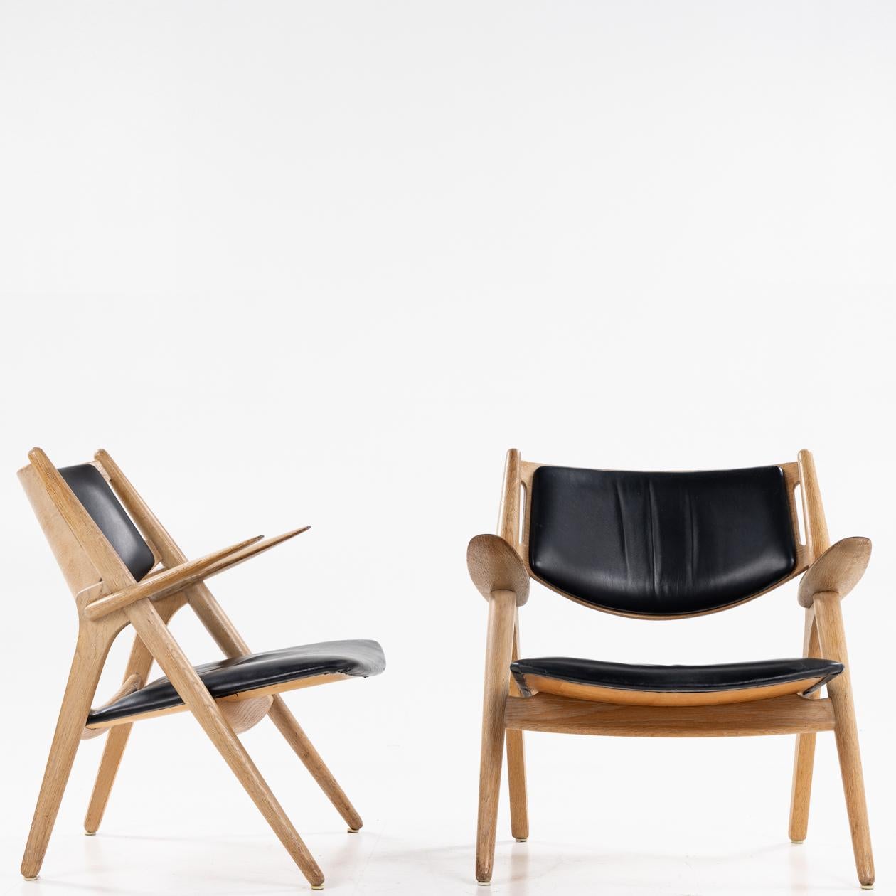 Pair of CH 28 Sawbuck easychairs by Hans J. Wegner. For Sale 2