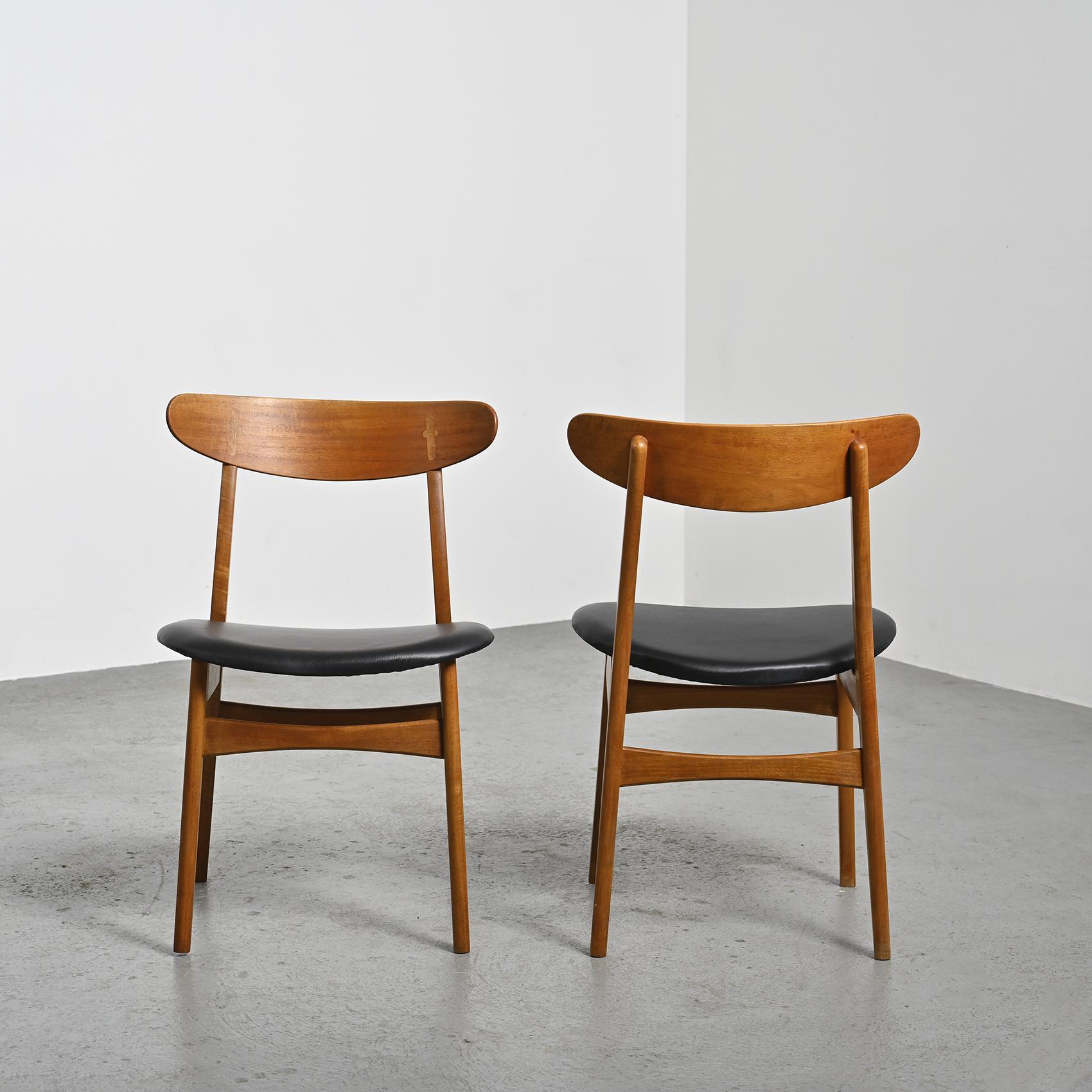 Pair of CH-30 by Hans Wegner, 1954 5