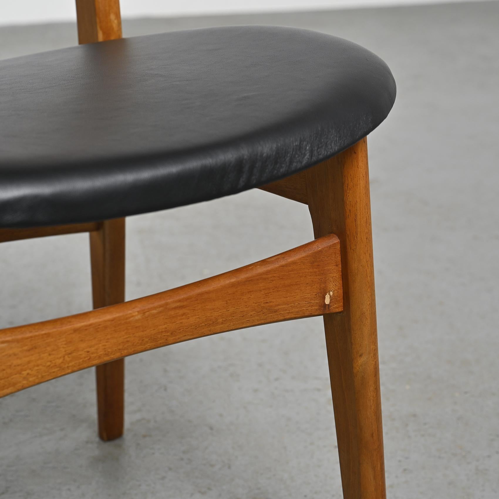 Pair of CH-30 by Hans Wegner, 1954 In Good Condition In VILLEURBANNE, FR