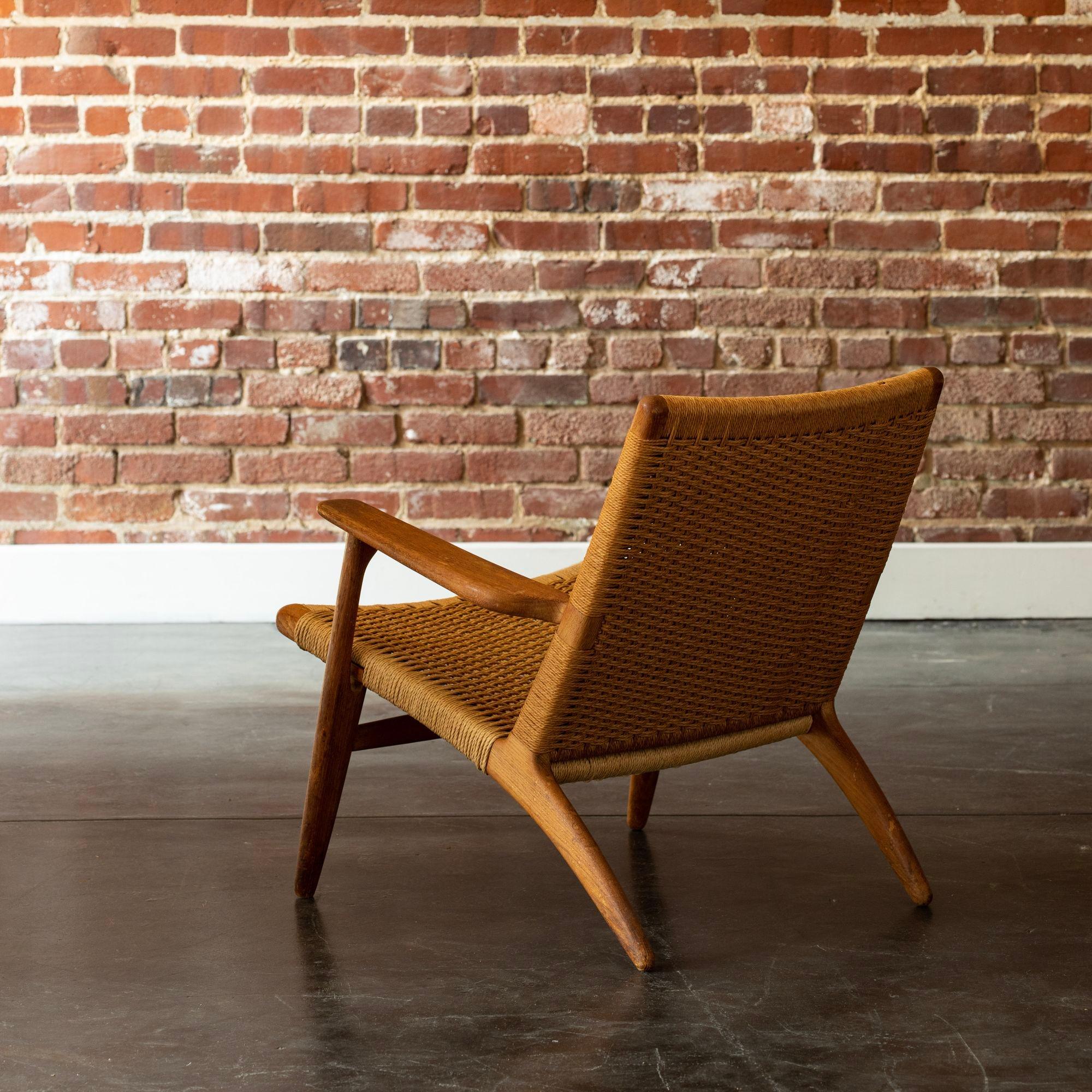 Mid-20th Century Pair of CH25 Armchairs by Hans Wegner for Carl Hansen & Son, Denmark, 1960s