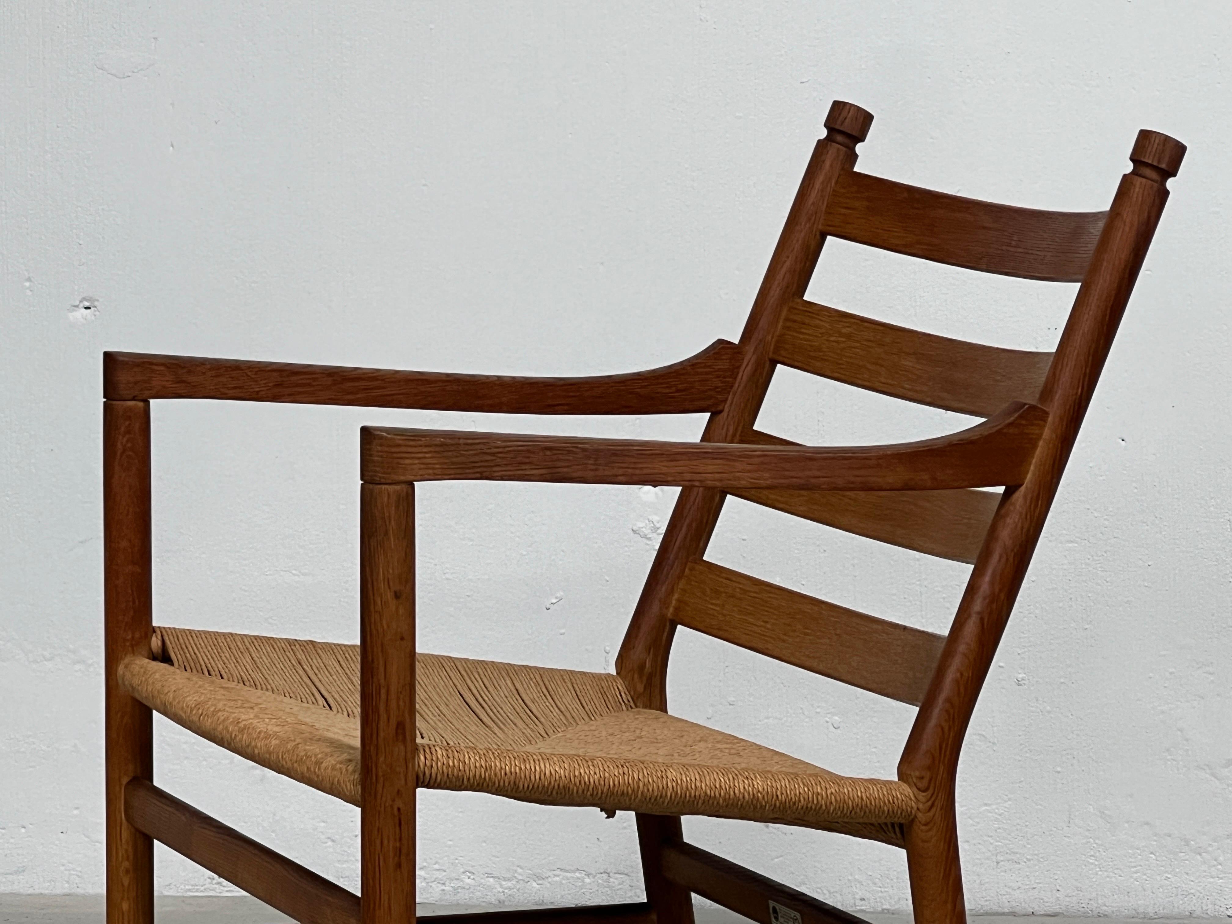 Pair of CH44 Lounge Chairs by Hans Wegner  In Good Condition For Sale In Dallas, TX