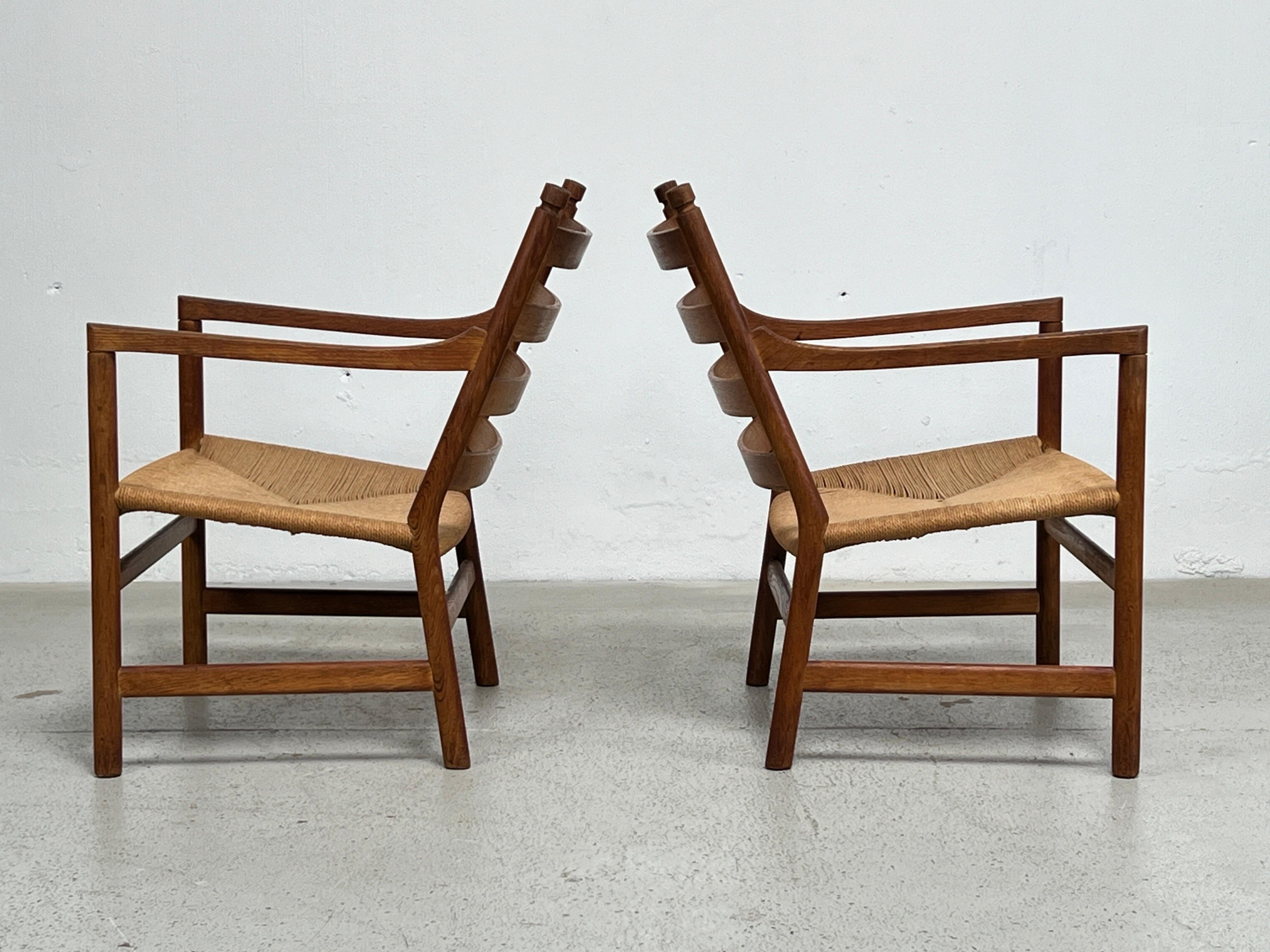 Pair of CH44 Lounge Chairs by Hans Wegner  For Sale 1