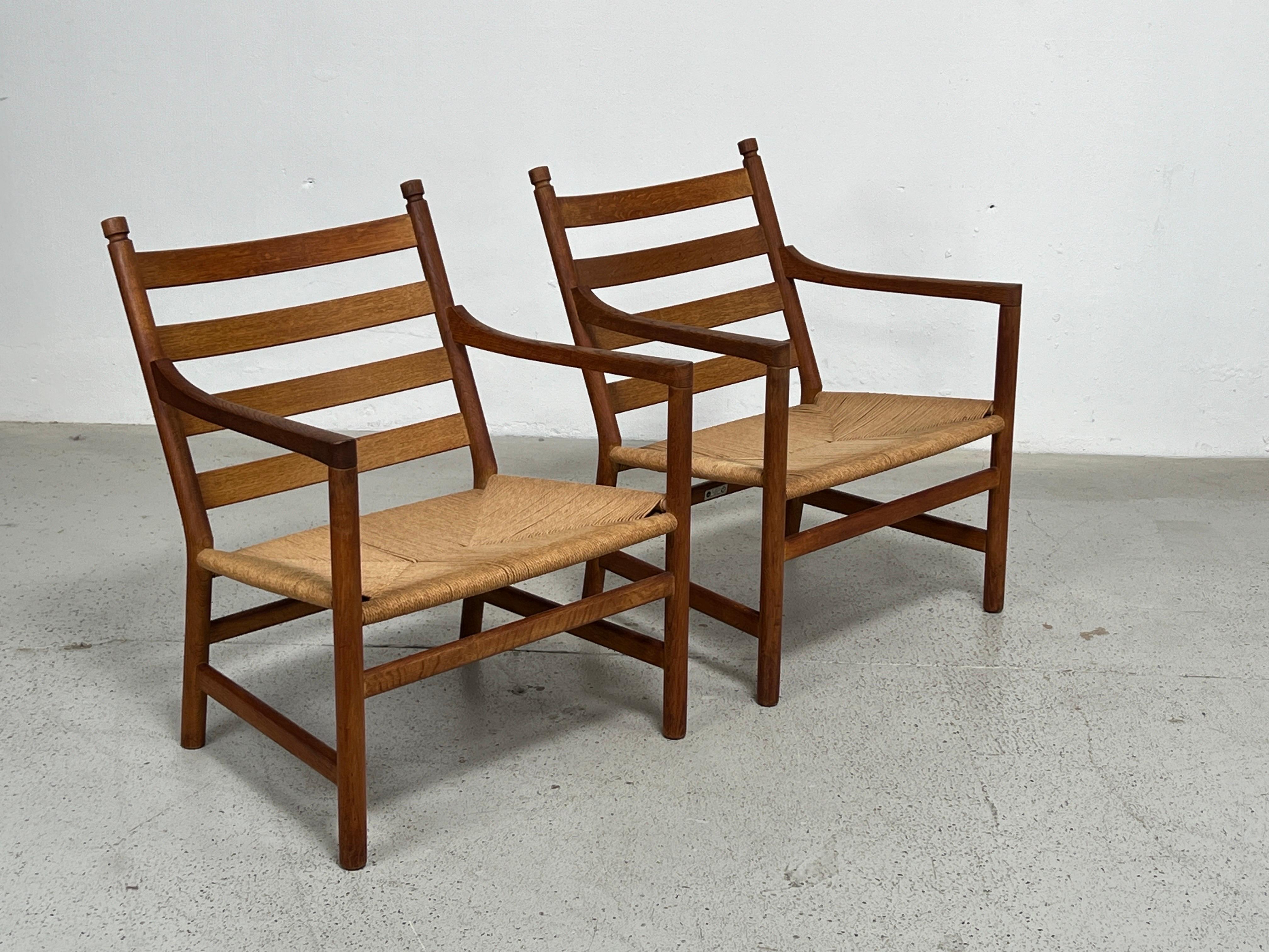 Pair of CH44 Lounge Chairs by Hans Wegner  For Sale 4