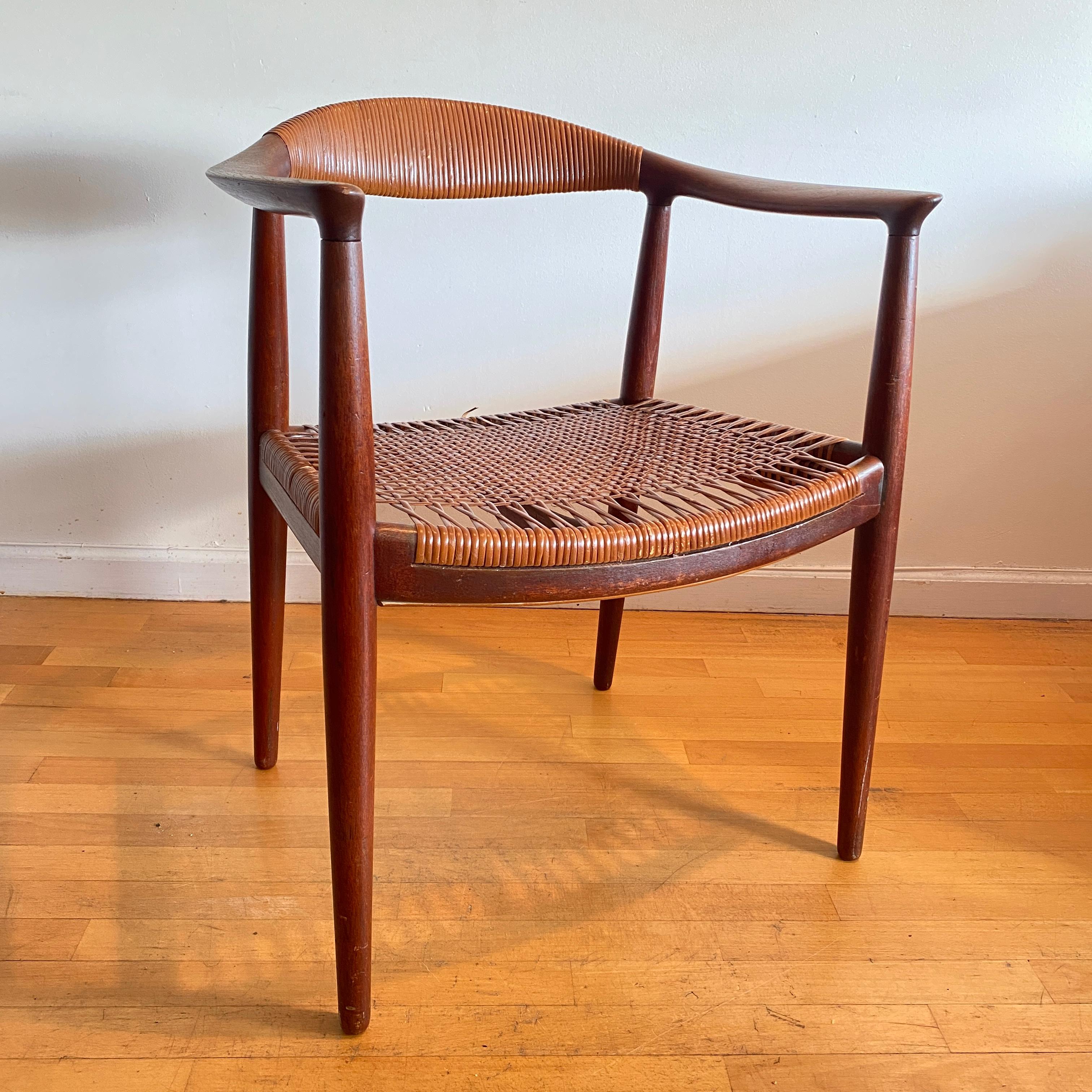 Mid-Century Modern Paire de chaises modèle JH501 par Hans J Wegner en vente