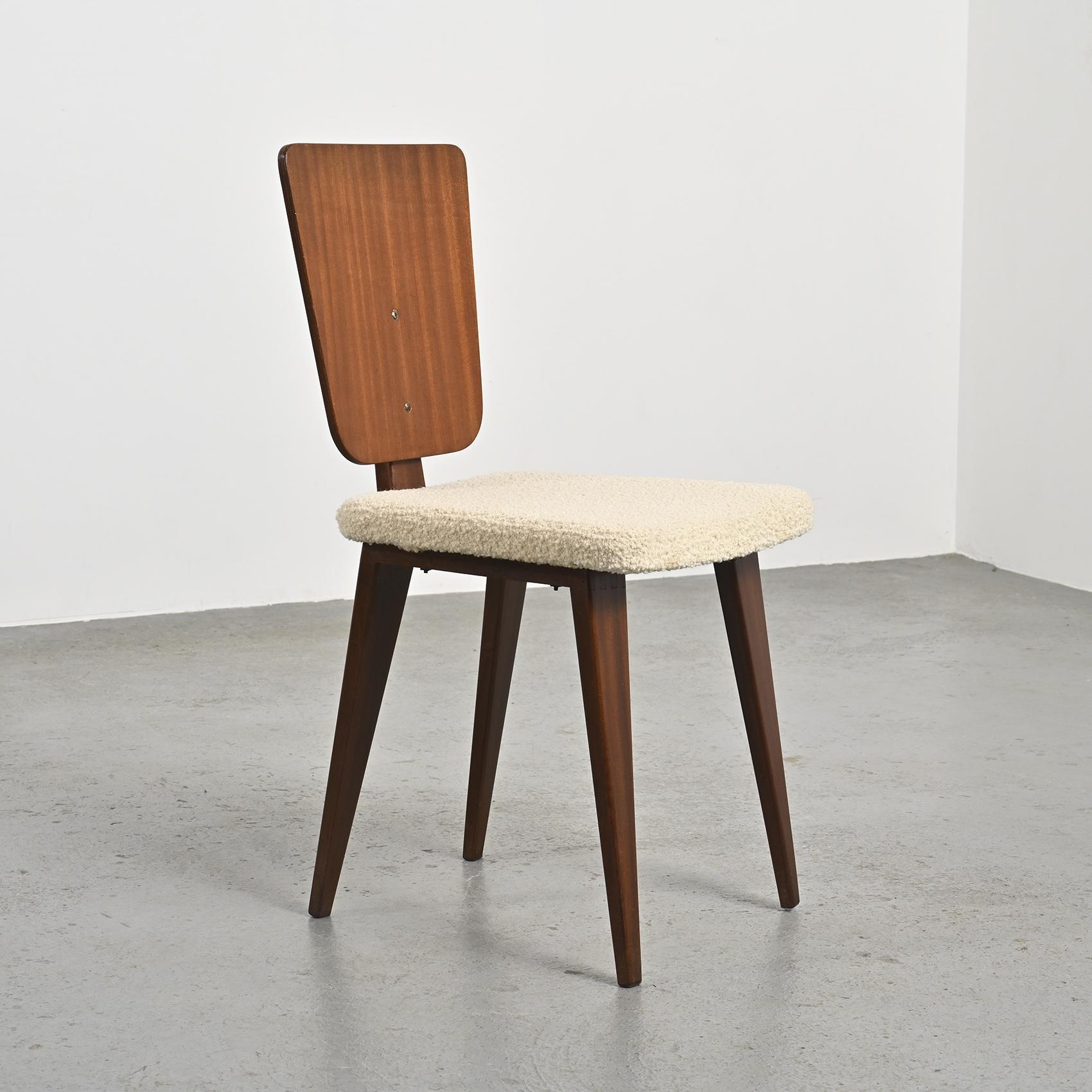 Paar Stühle von André Sornay, Lyon Frankreich (Holz) im Angebot