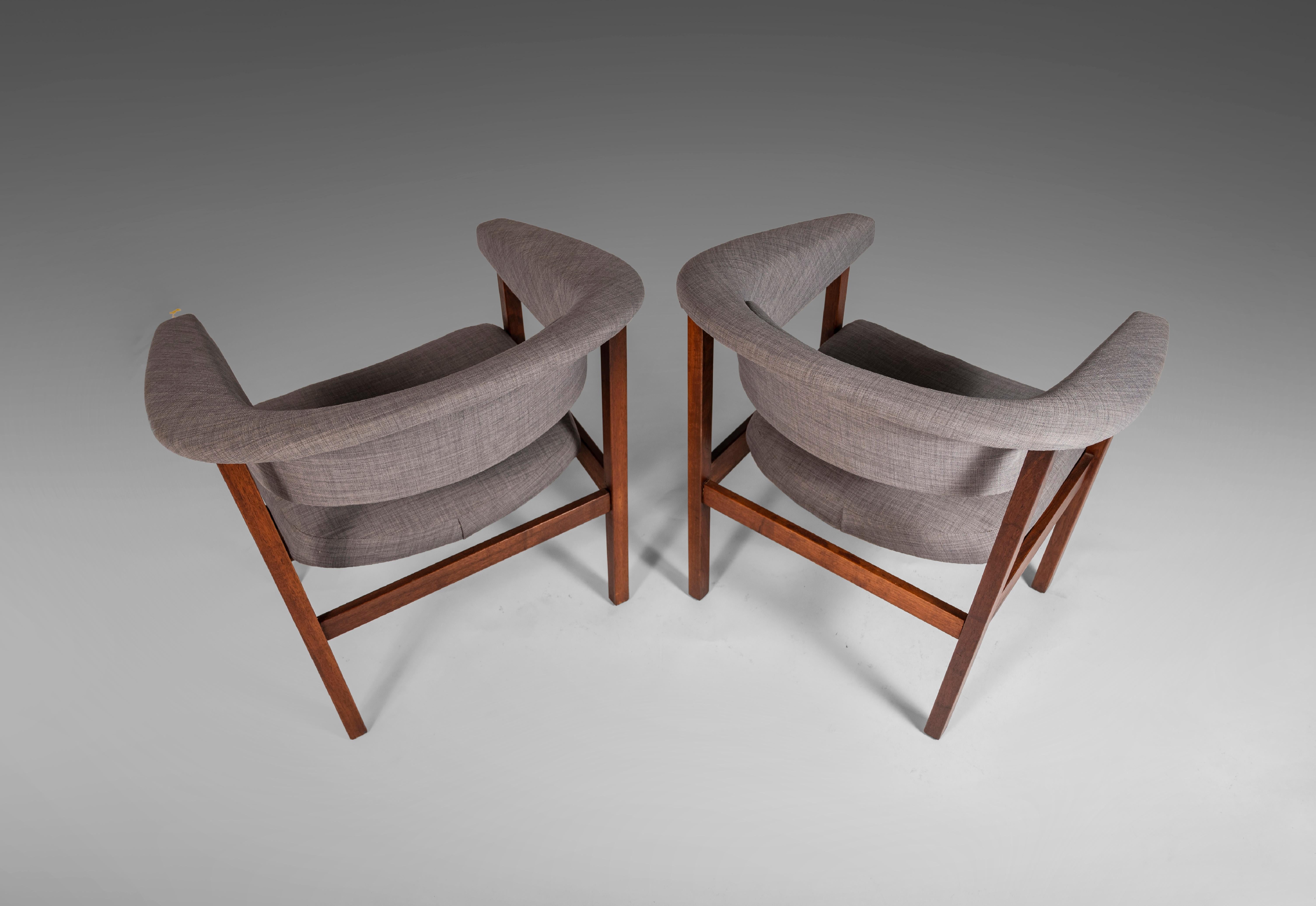 Pair of Chairs by Arthur Umanoff for Madison in Original Knit Fabric, c. 1960s For Sale 4