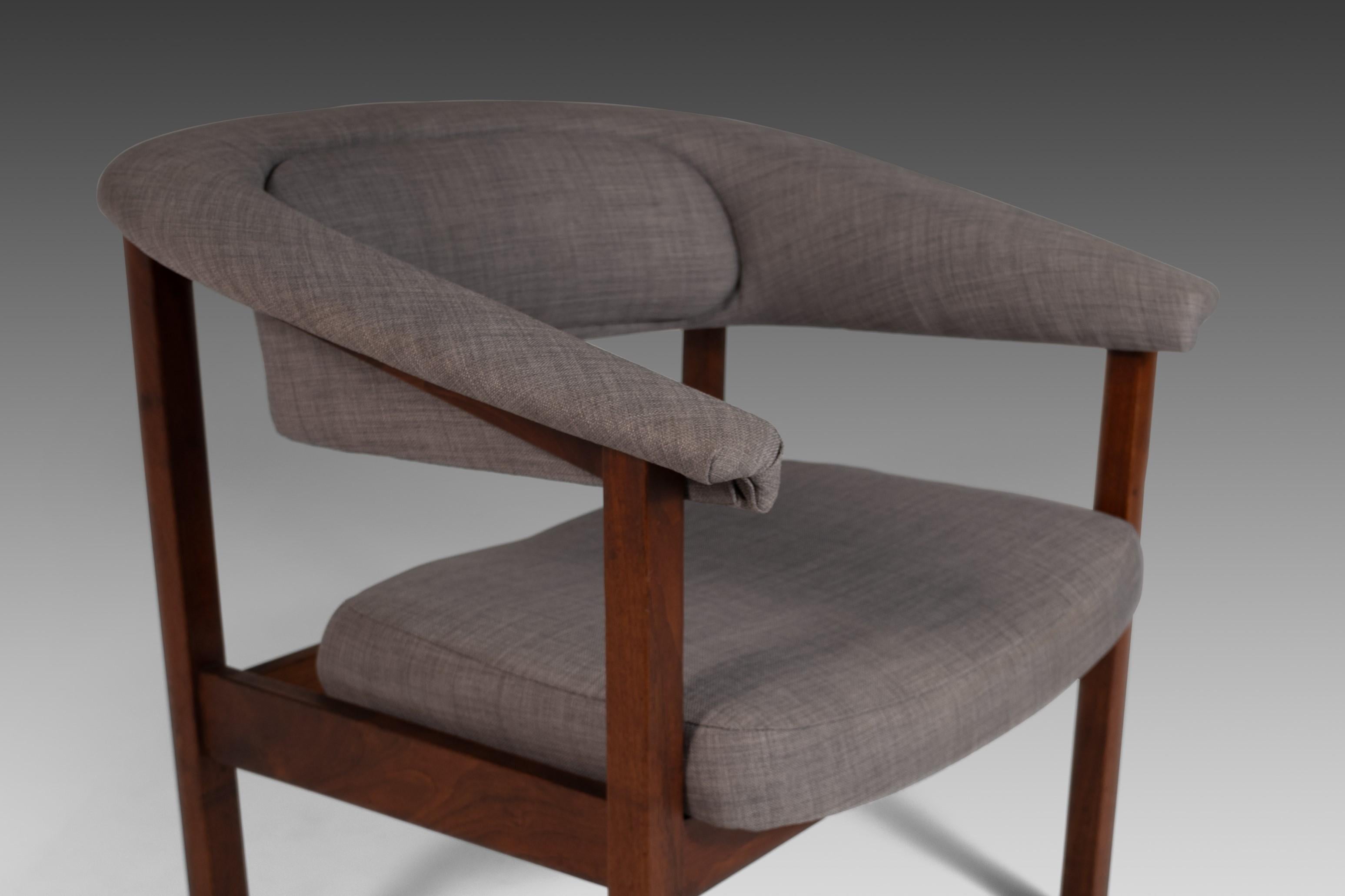 American Pair of Chairs by Arthur Umanoff for Madison in Original Knit Fabric, c. 1960s For Sale