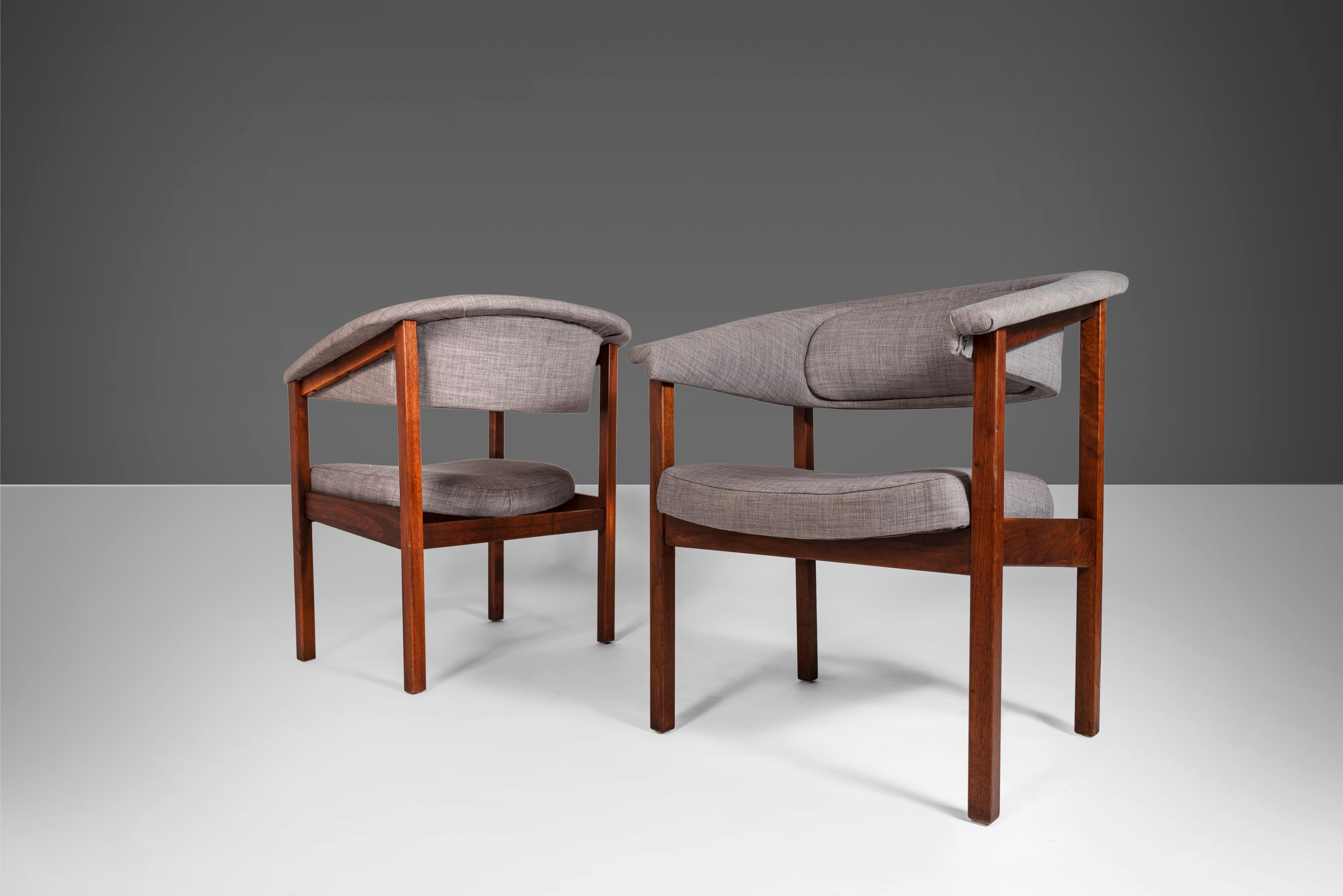 Pair of Chairs by Arthur Umanoff for Madison in Original Knit Fabric, c. 1960s For Sale 1