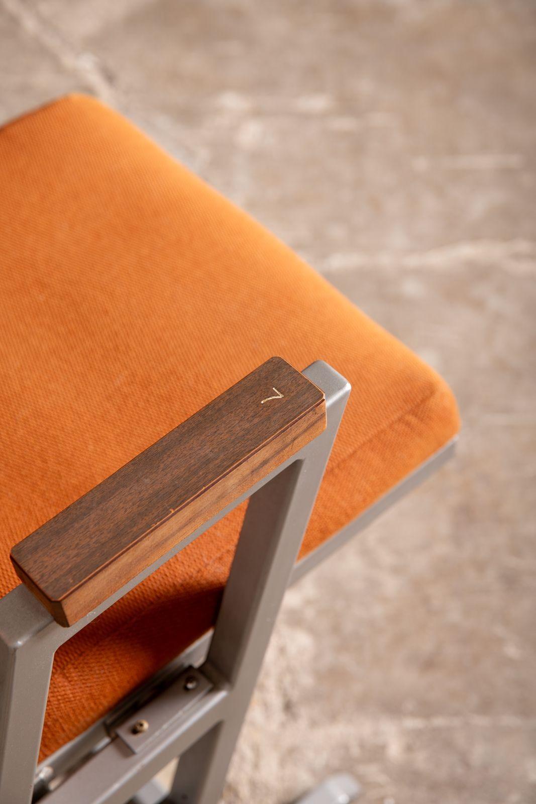 Coppia di sedie di Frank Lloyd Wright in vendita 11