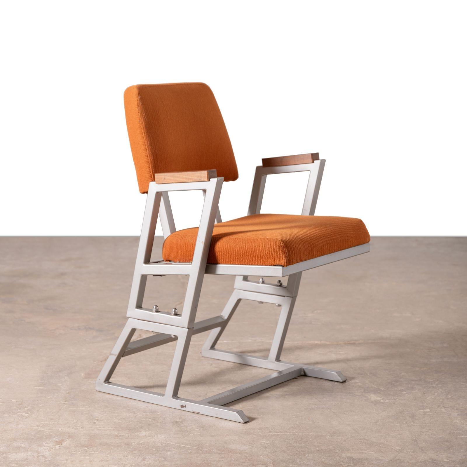Mid-Century moderno Coppia di sedie di Frank Lloyd Wright in vendita