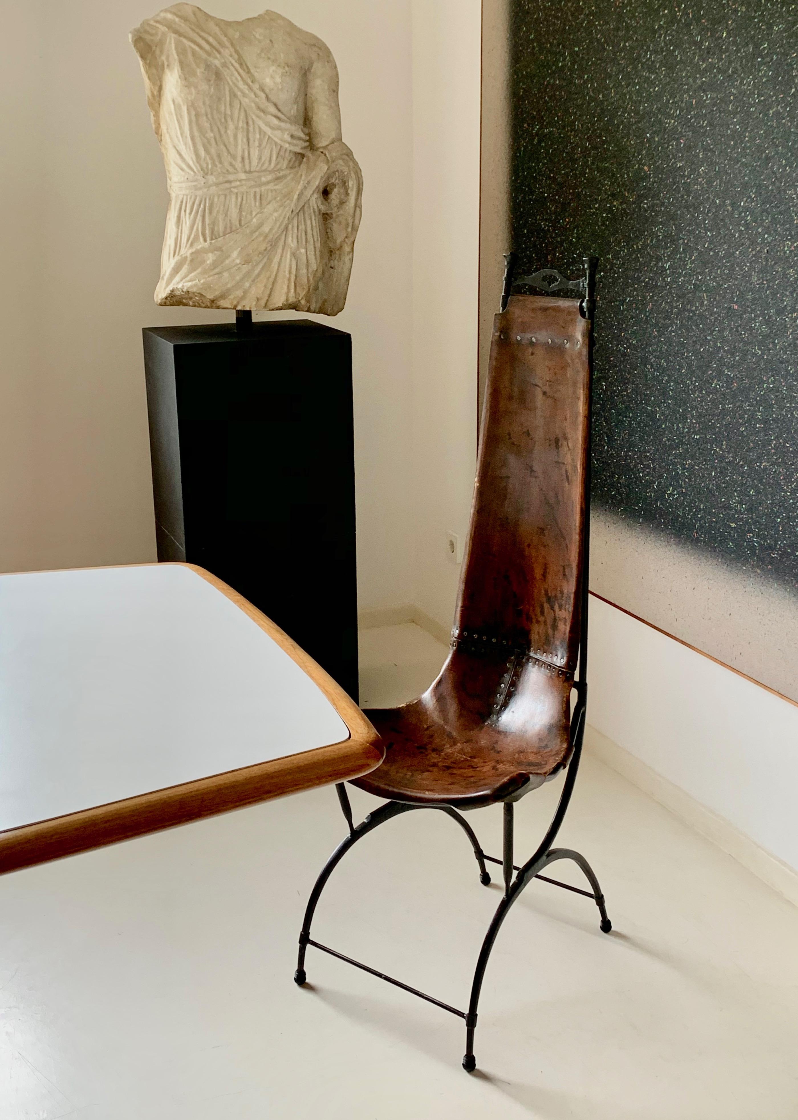 Cuir Paire de chaises par Sido et François Thevenin:: vers 1970:: France