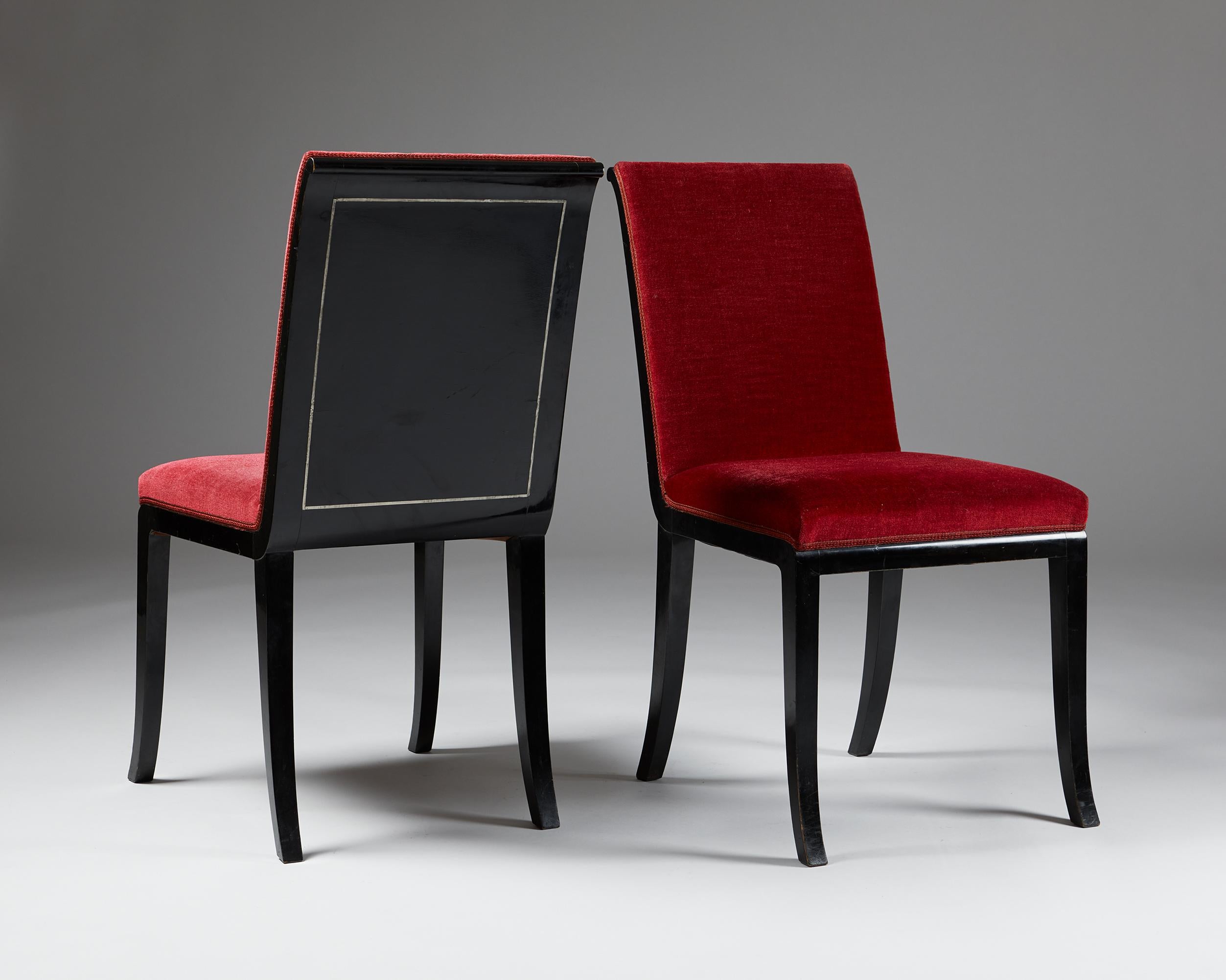 Sweden, 1927-1932.
Black lacquered wood, pewter and cotton velvet.

Measures: H: 90 cm/ 35 1/2''
W: 46 cm/ 18''
D: 51 cm/ 20''
Seat height: 45 cm/ 17 3/3''.