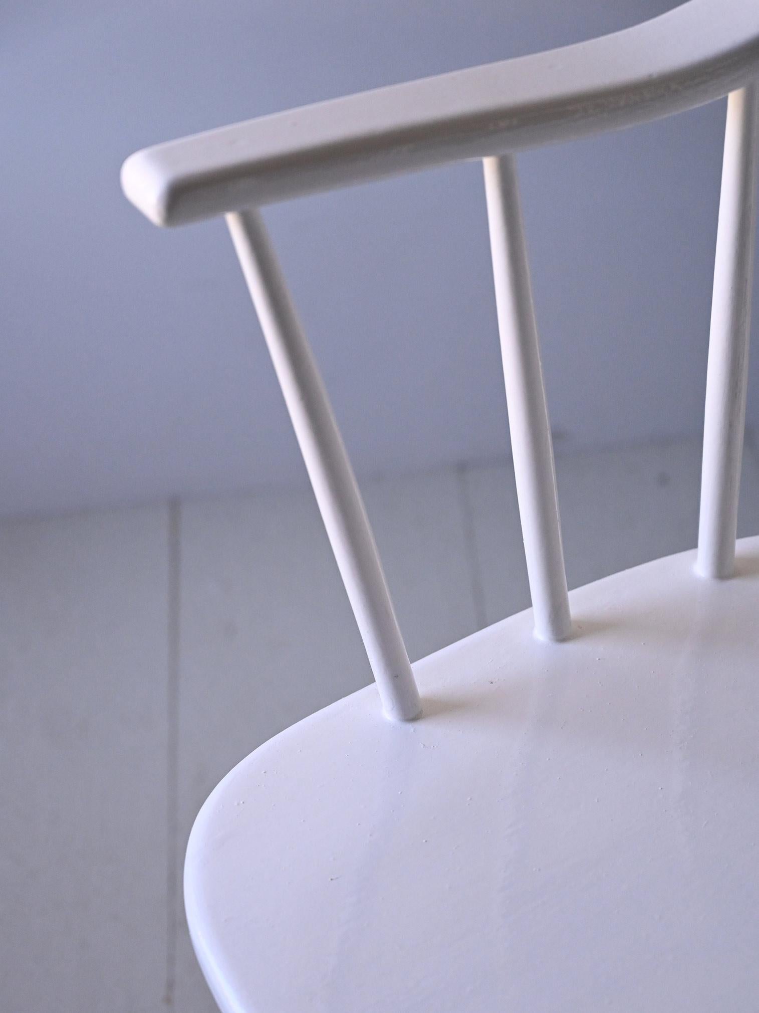 Milieu du XXe siècle Paire de chaises conçues par Lena Larsson, modèle «GRANDESSA » en vente
