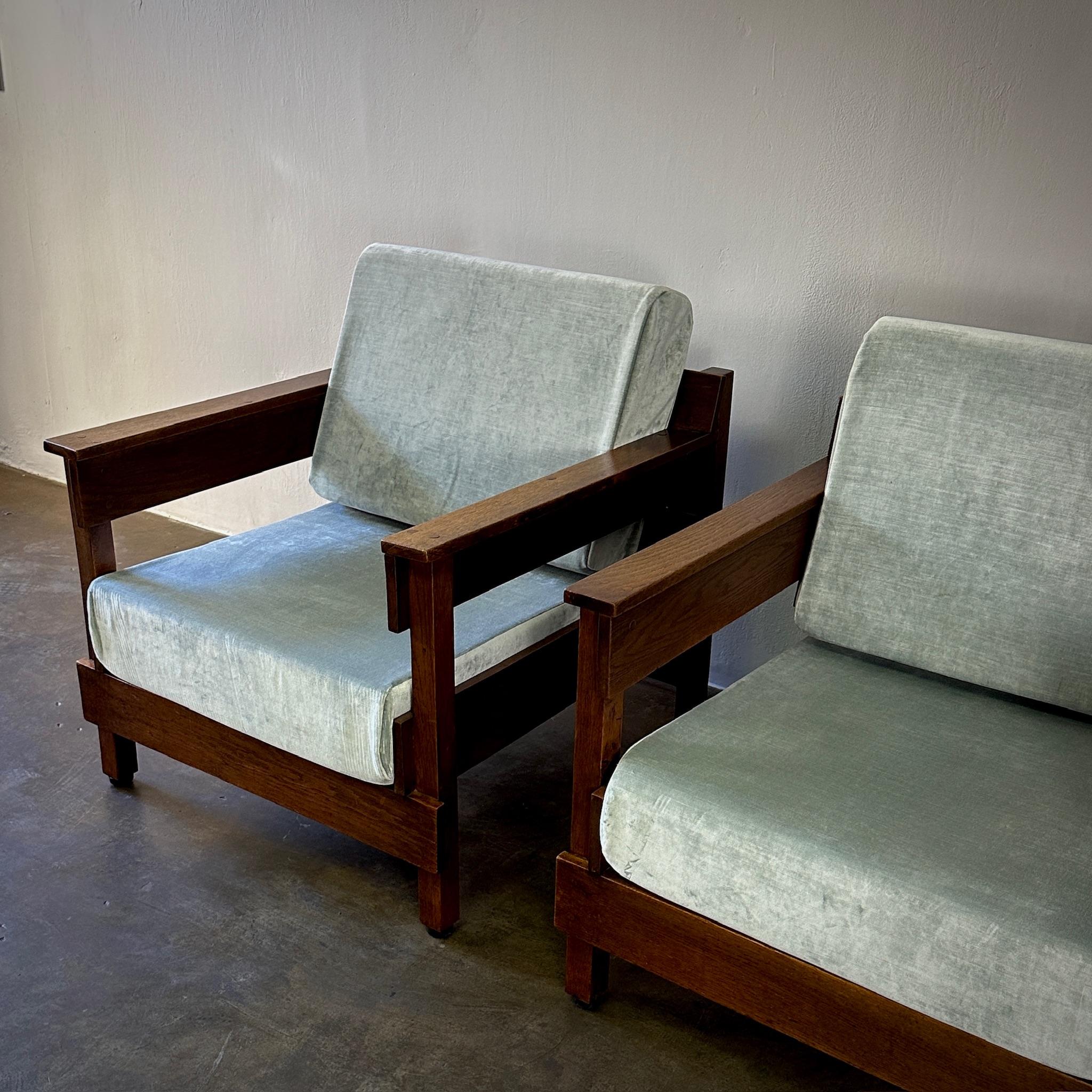 Pair of chairs  In Good Condition For Sale In Los Angeles, CA