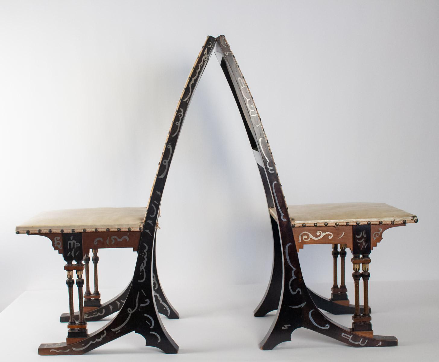 Pair of chairs from Carlo Bugatti, 1880-1890, wood, inlays of metal, copper, parchment.
Measures: H 95 cm, W 40 cm, W 42 cm.