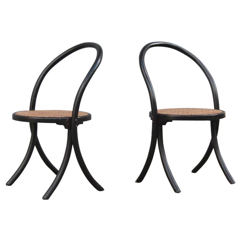 Pair of Chairs in Curved Bentwood in Black Lacquer Straw Seat Thonet 1