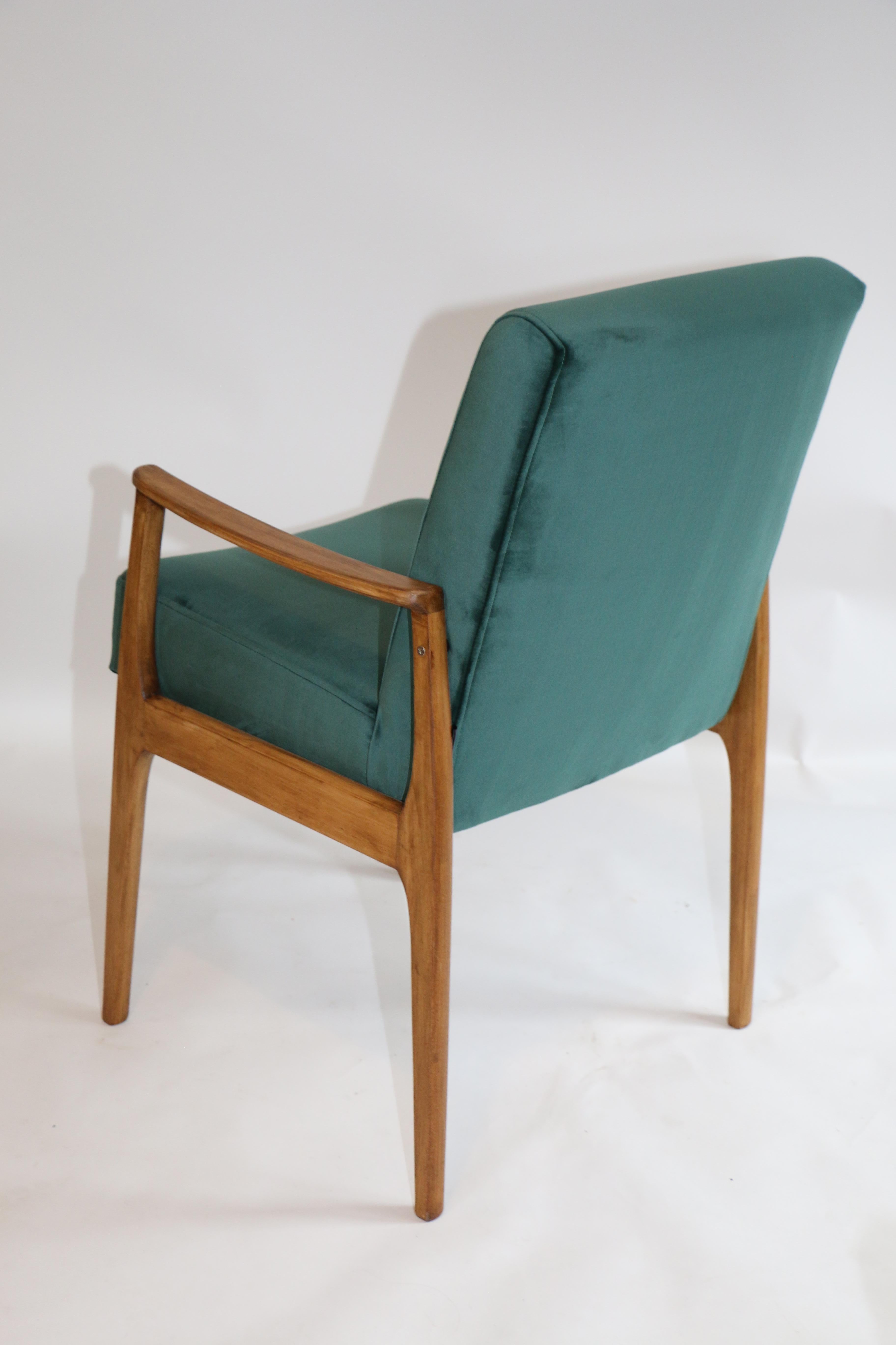 Pair of Chairs in Green Velvet from 20th Century In Excellent Condition For Sale In Wroclaw, PL