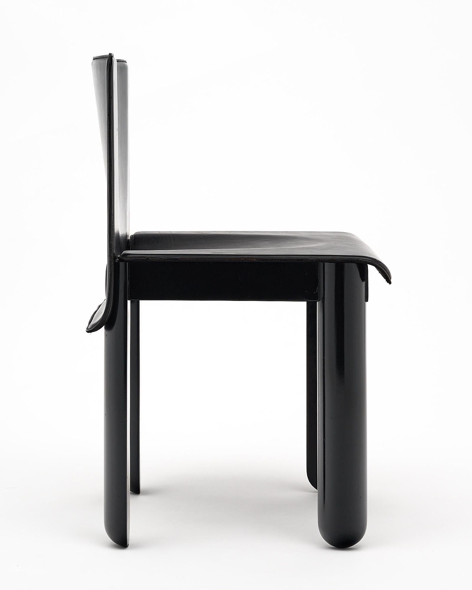 Paar Stühle im Stil von Afra und Tobia Scarpa (Leder) im Angebot