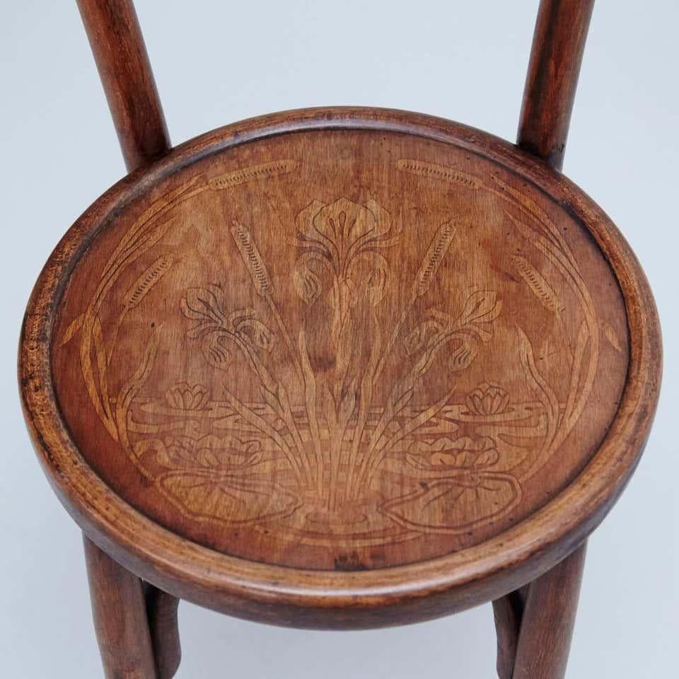 Paire de chaises dans le style de Thonet par Codina, vers 1930
Fabriqué en Espagne.
Bois courbé foncé.

En bon état d'origine, avec une usure mineure conforme à l'âge et à l'usage, préservant une belle patine.