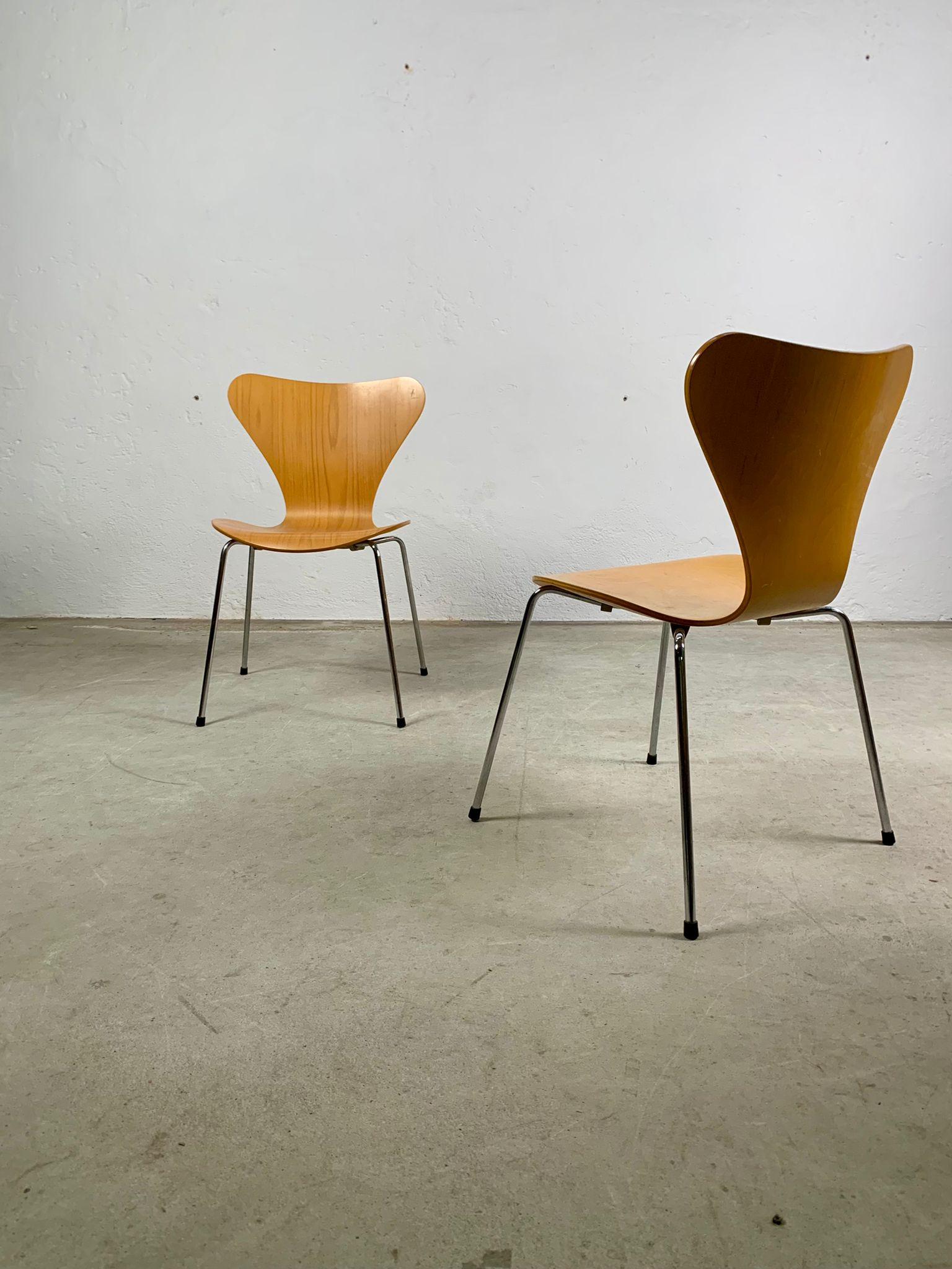 Pair of chairs mod. butterfly by Arne Jacobsen produced by Fritz Hansen, Denmark For Sale 7