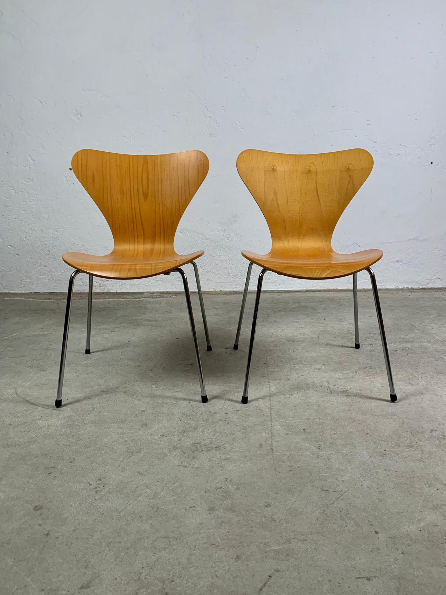 Mid-Century Modern Pair of chairs mod. butterfly by Arne Jacobsen produced by Fritz Hansen, Denmark For Sale