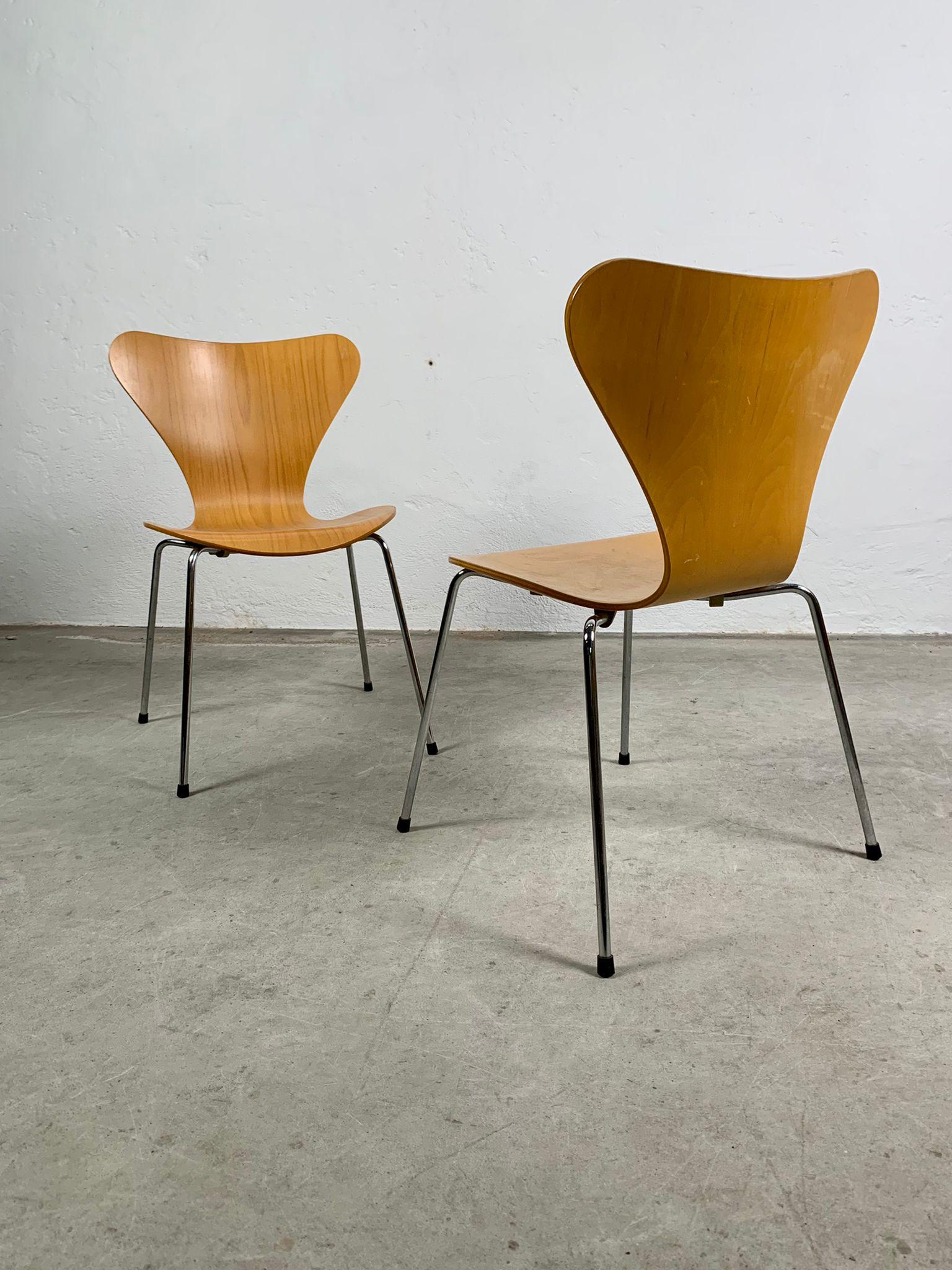 Late 20th Century Pair of chairs mod. butterfly by Arne Jacobsen produced by Fritz Hansen, Denmark For Sale