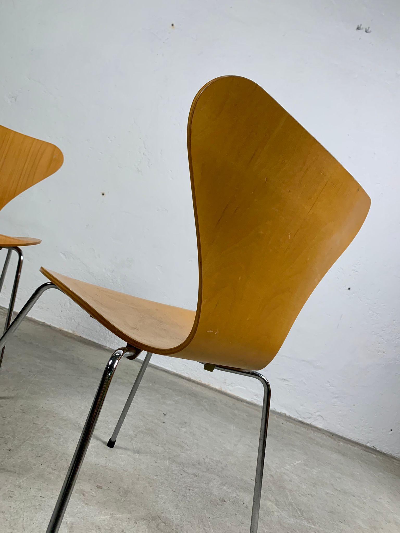 Metal Pair of chairs mod. butterfly by Arne Jacobsen produced by Fritz Hansen, Denmark For Sale